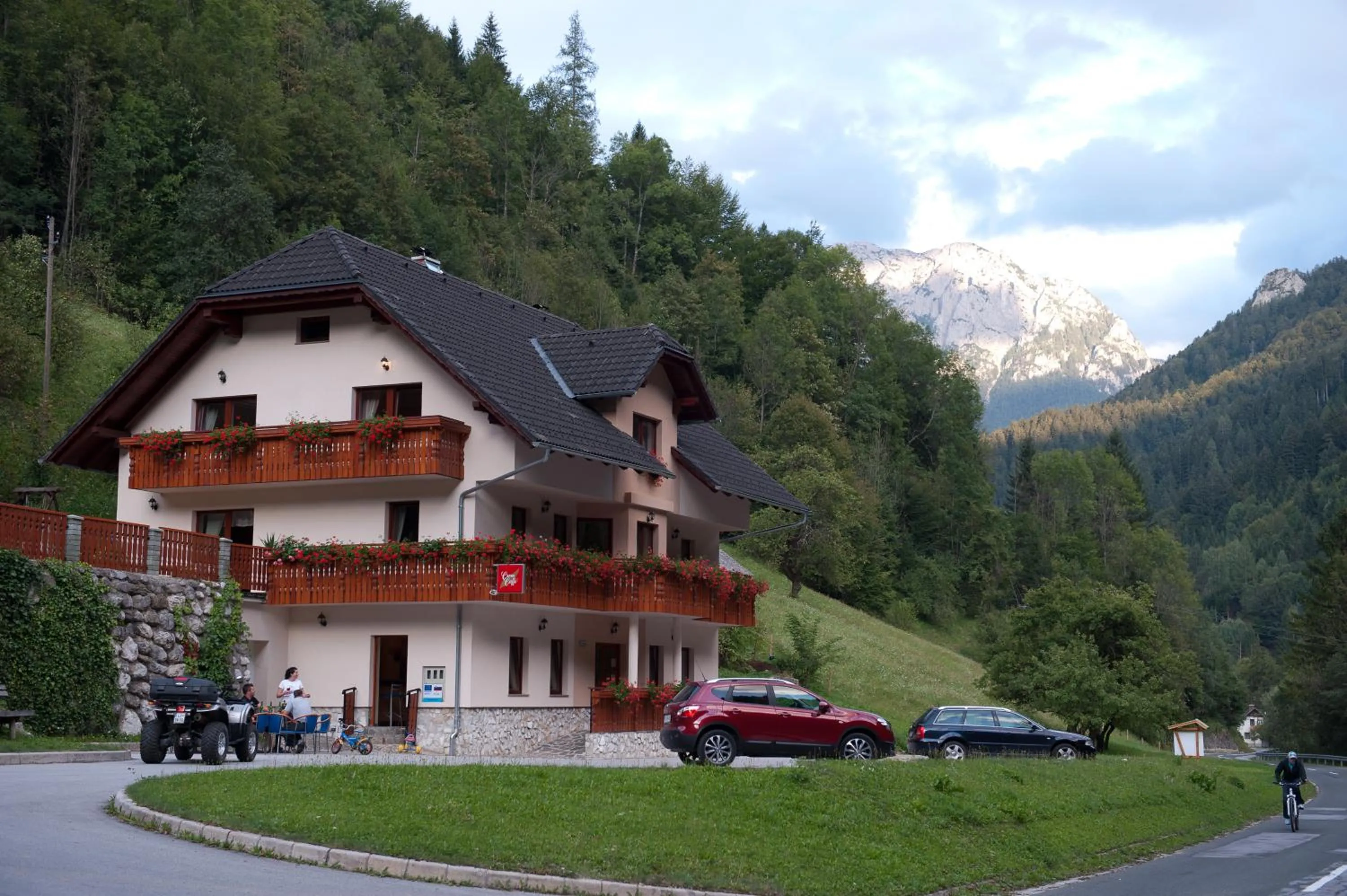 Property building in Prenočišča Valentina