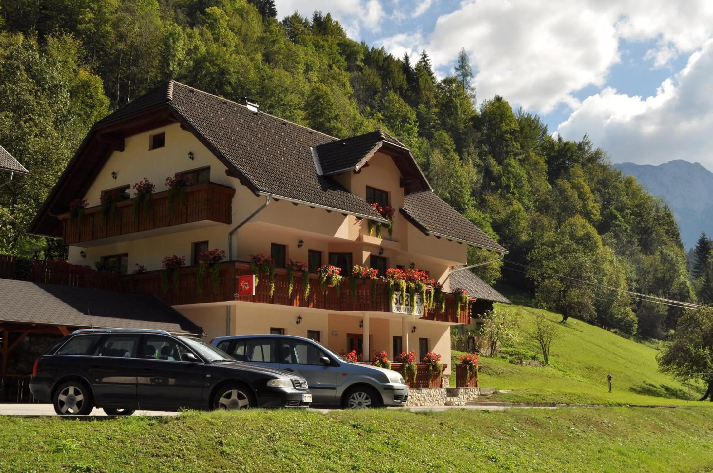 Facade/entrance in Prenočišča Valentina