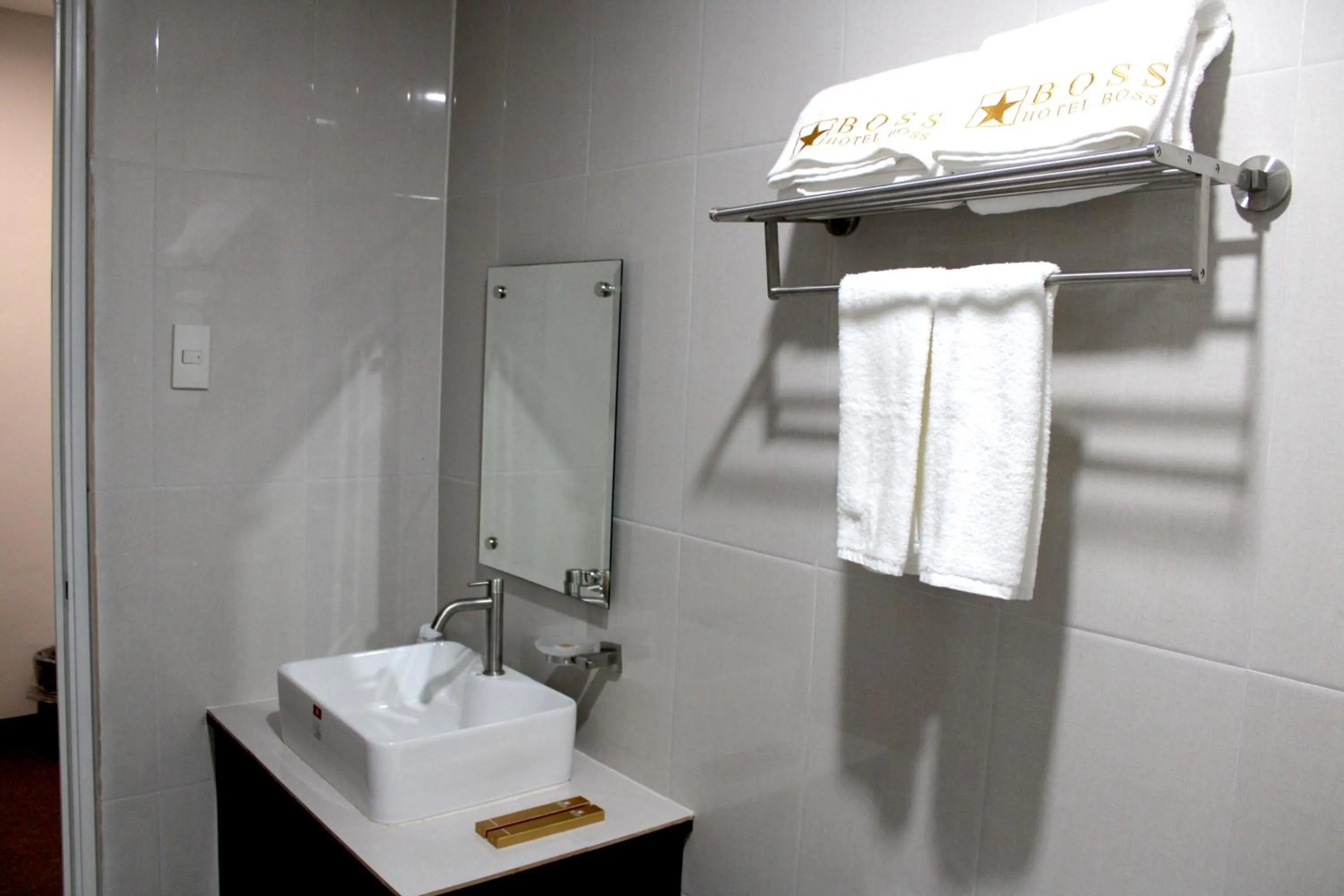 Bathroom in Dancenter Boss Hotel Near Clark International Airport