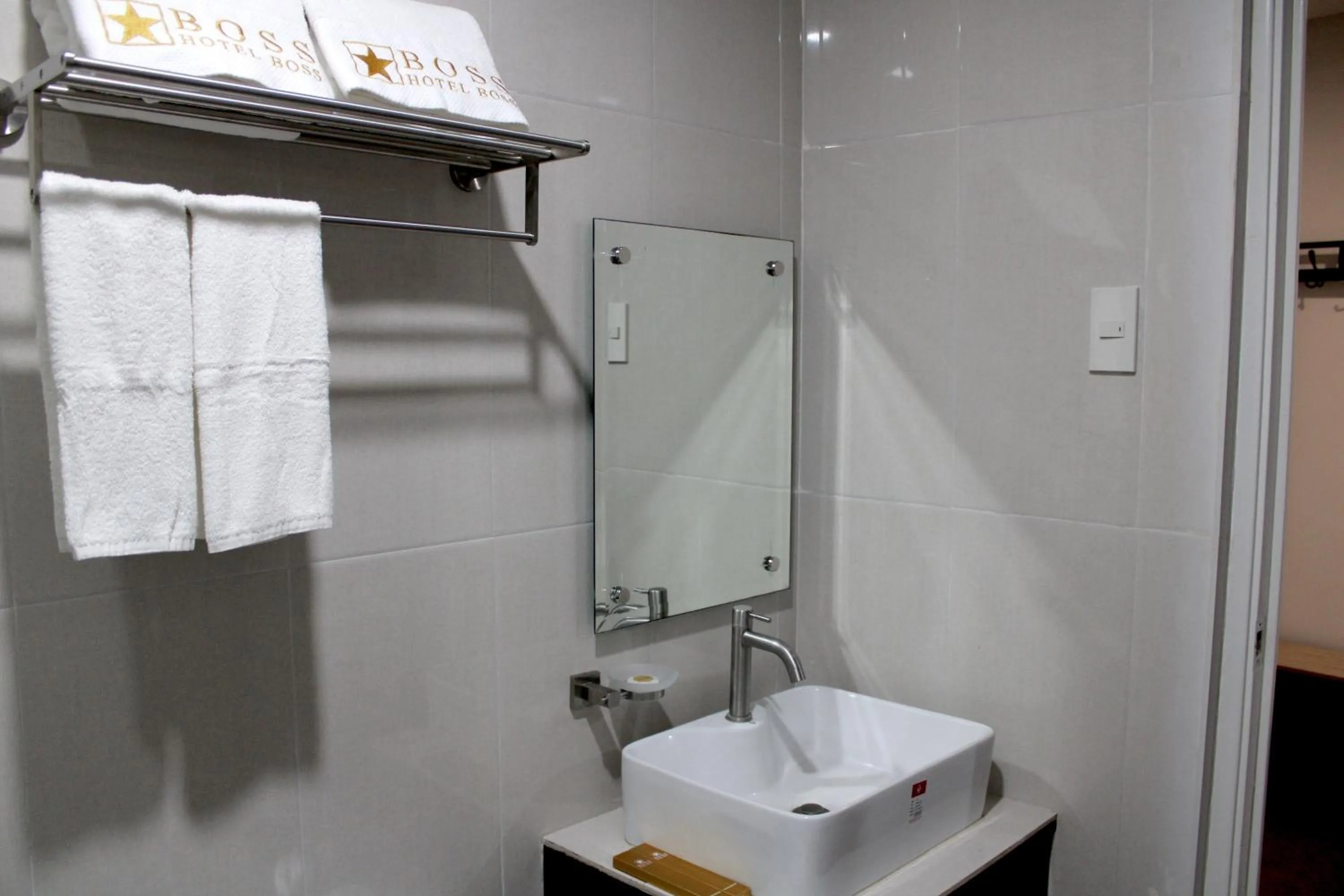 Bathroom in Dancenter Boss Hotel Near Clark International Airport