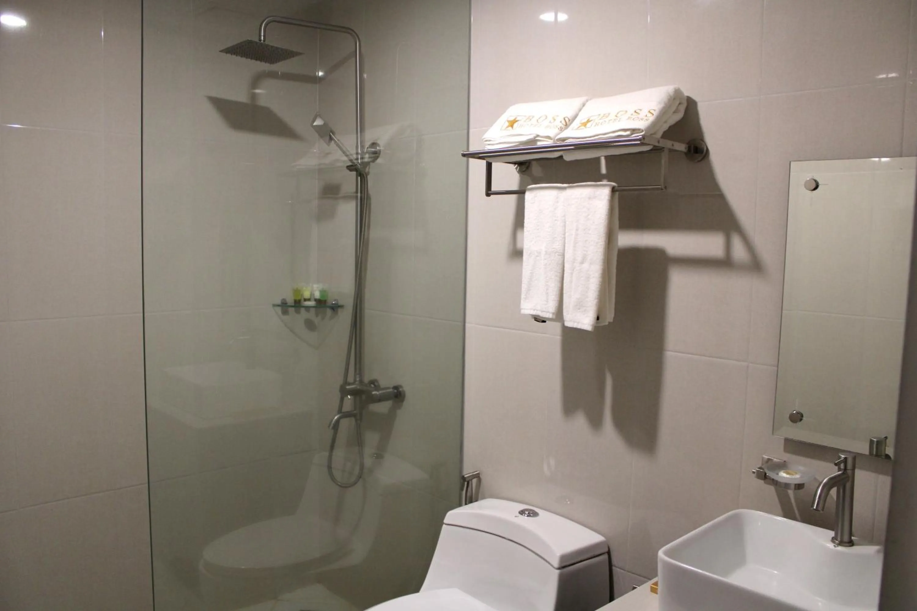 Bathroom in Dancenter Boss Hotel Near Clark International Airport