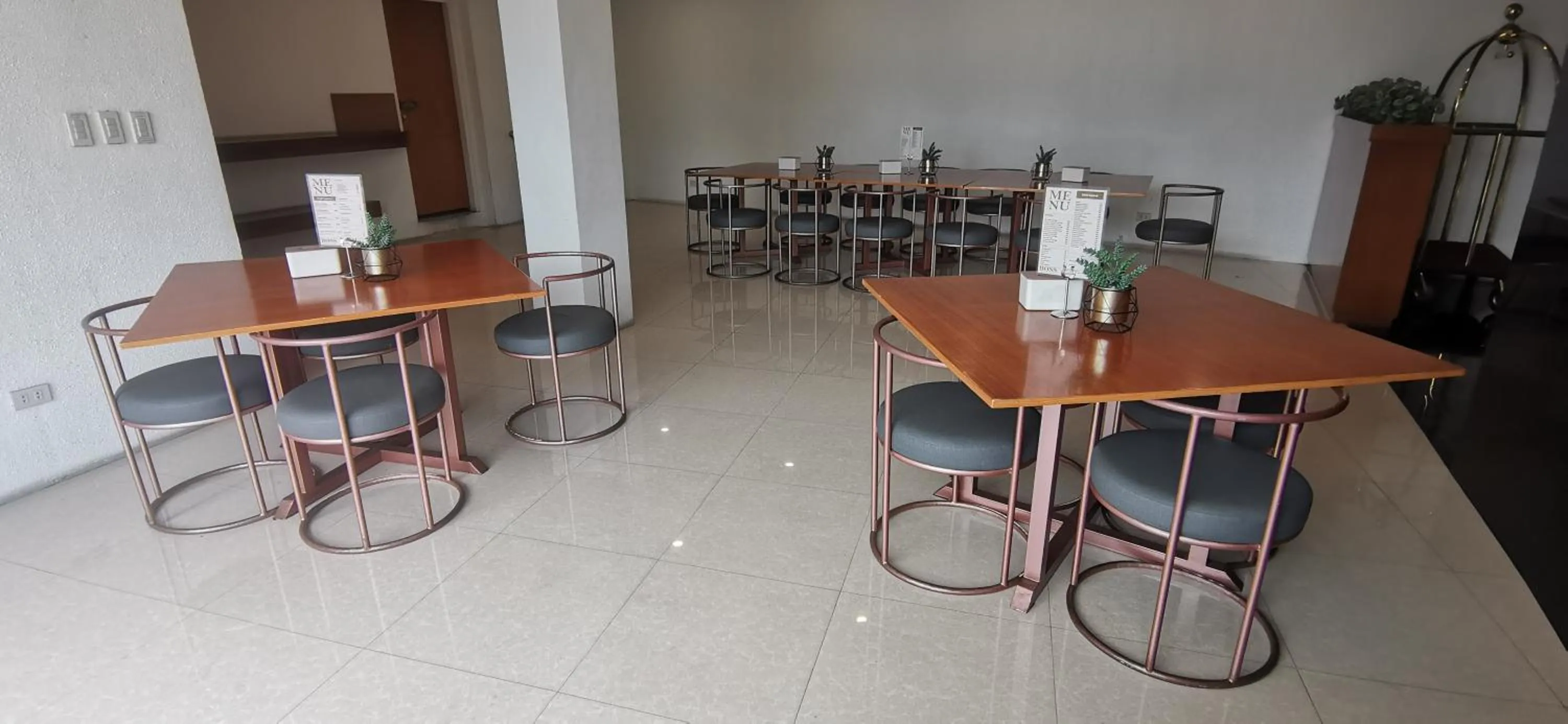 Restaurant/places to eat in Dancenter Boss Hotel Near Clark International Airport