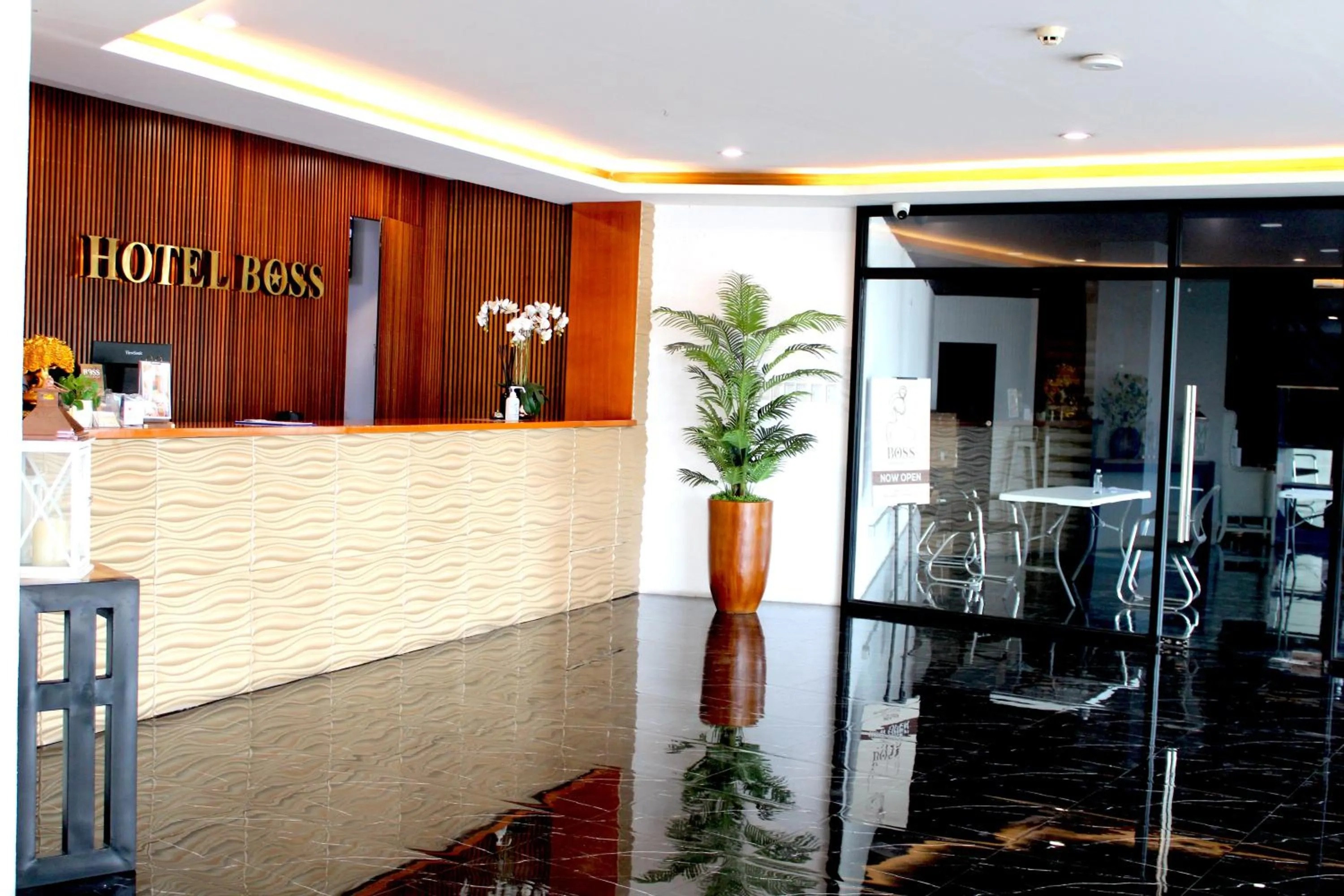 Lobby or reception in Dancenter Boss Hotel Near Clark International Airport