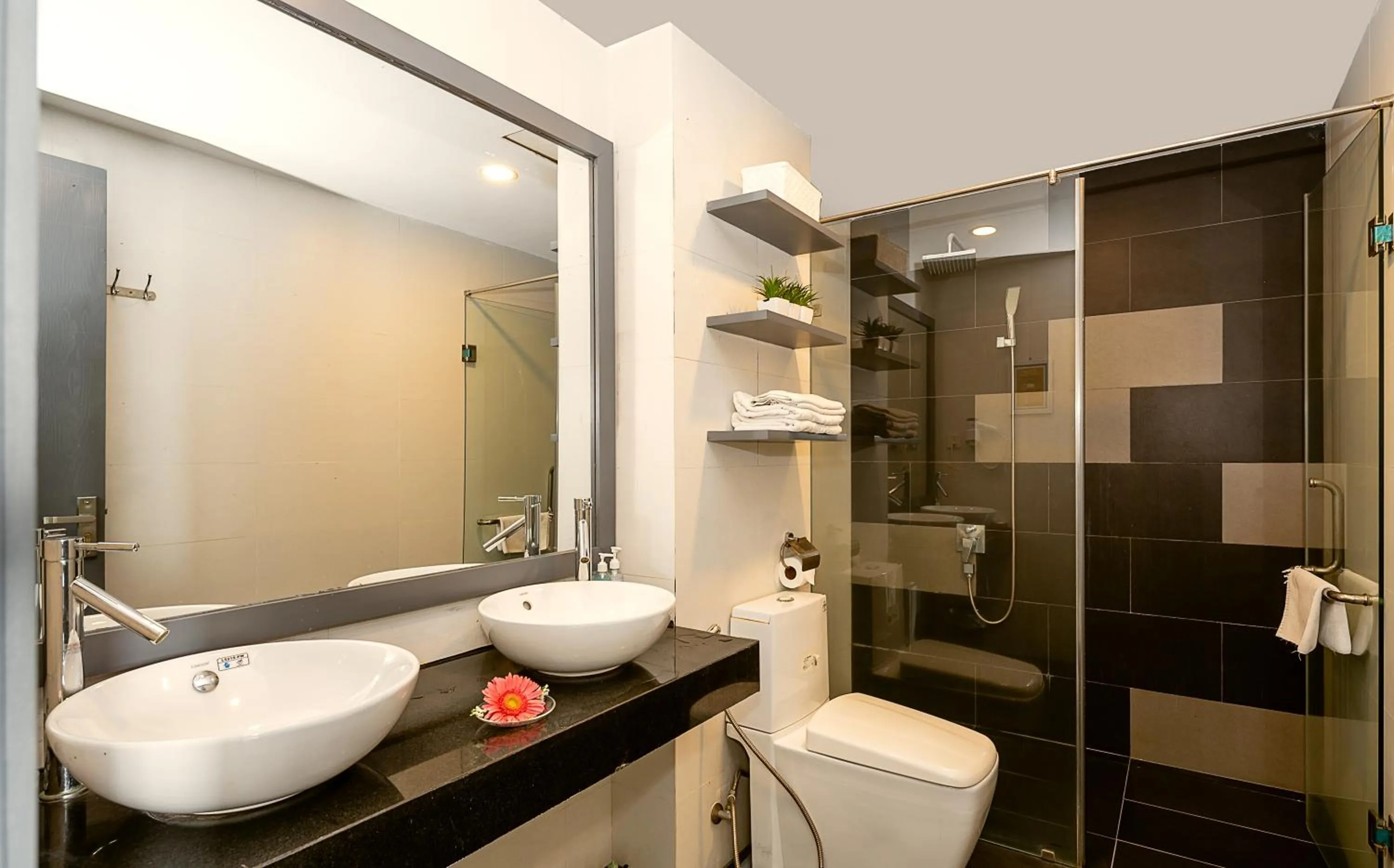 Bathroom in Le House Boutique Hotel - 100m to the beach