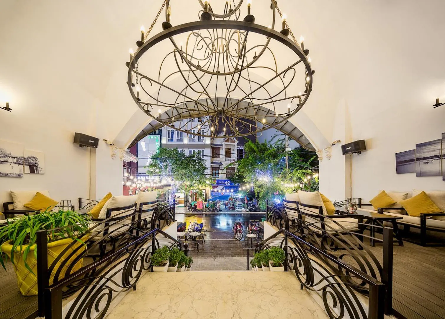 Lobby or reception in Le House Boutique Hotel - 100m to the beach