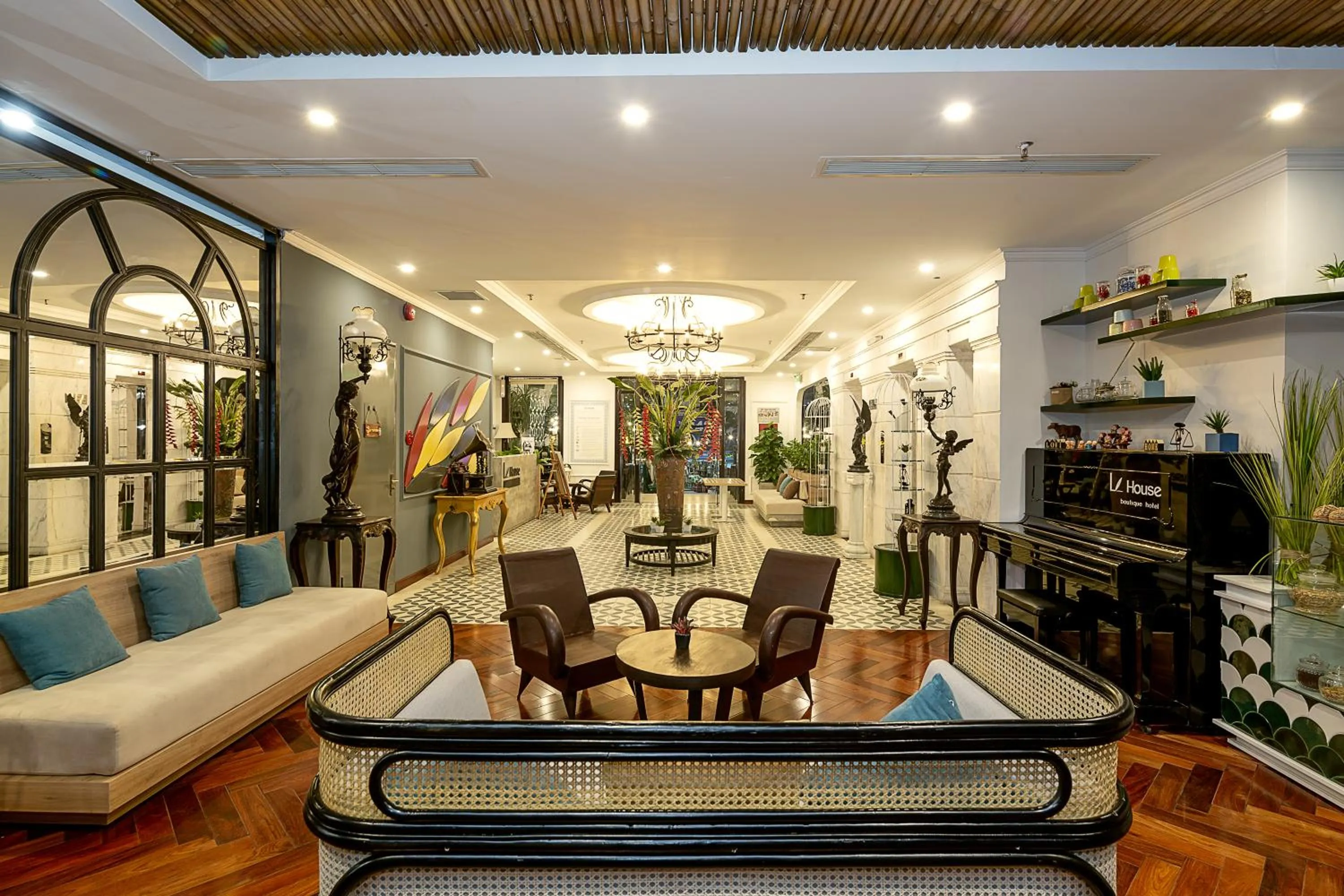 Lobby or reception in Le House Boutique Hotel - 100m to the beach