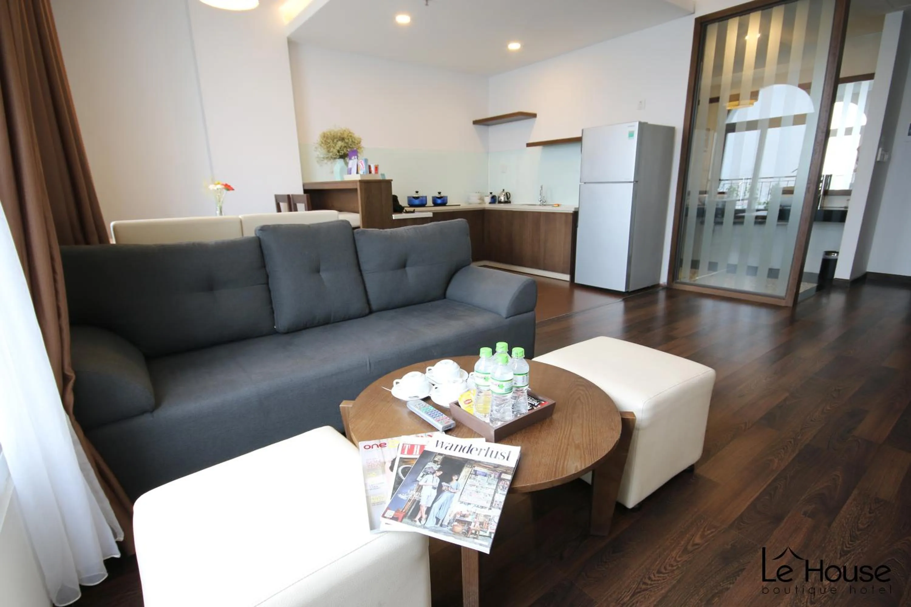 TV and multimedia in Le House Boutique Hotel - 100m to the beach