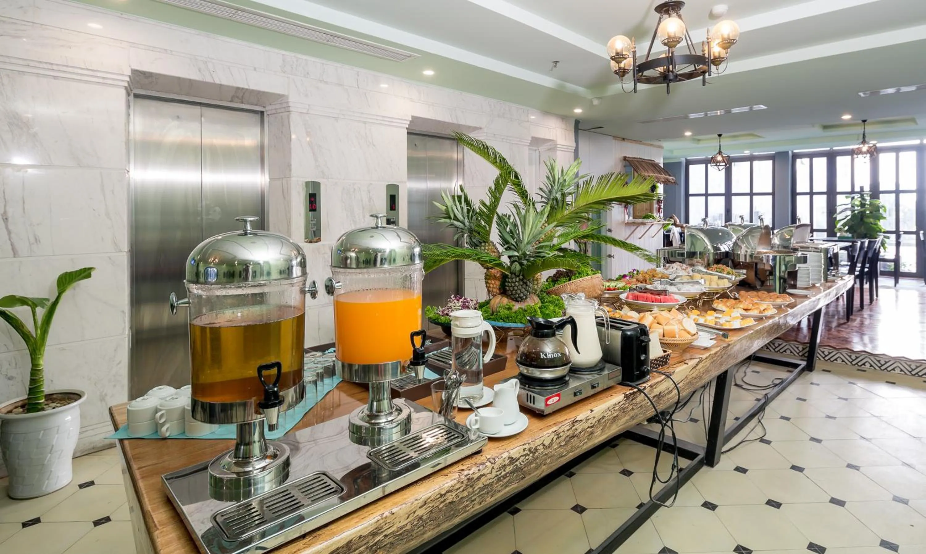 Breakfast in Le House Boutique Hotel - 100m to the beach