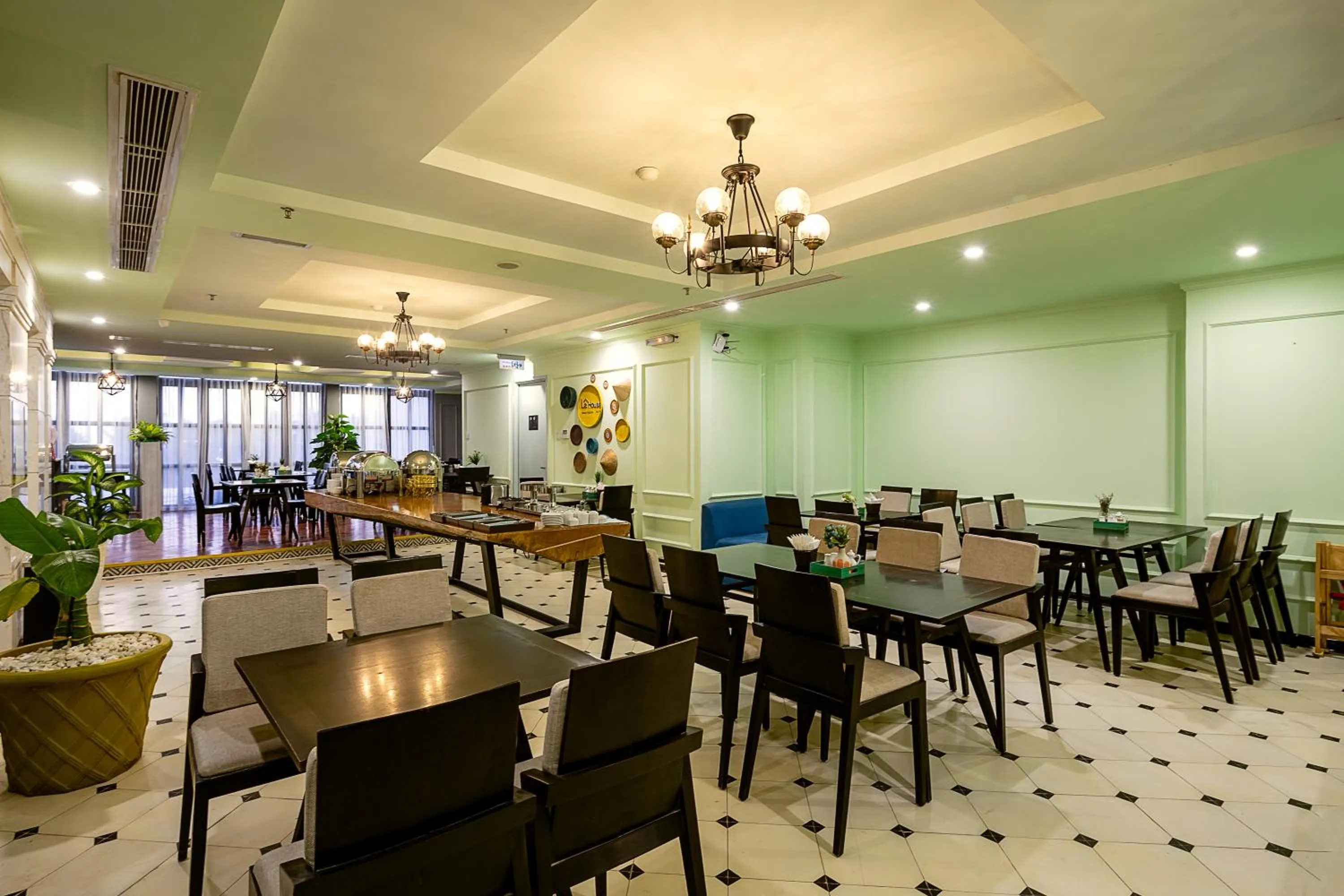 Restaurant/places to eat in Le House Boutique Hotel - 100m to the beach