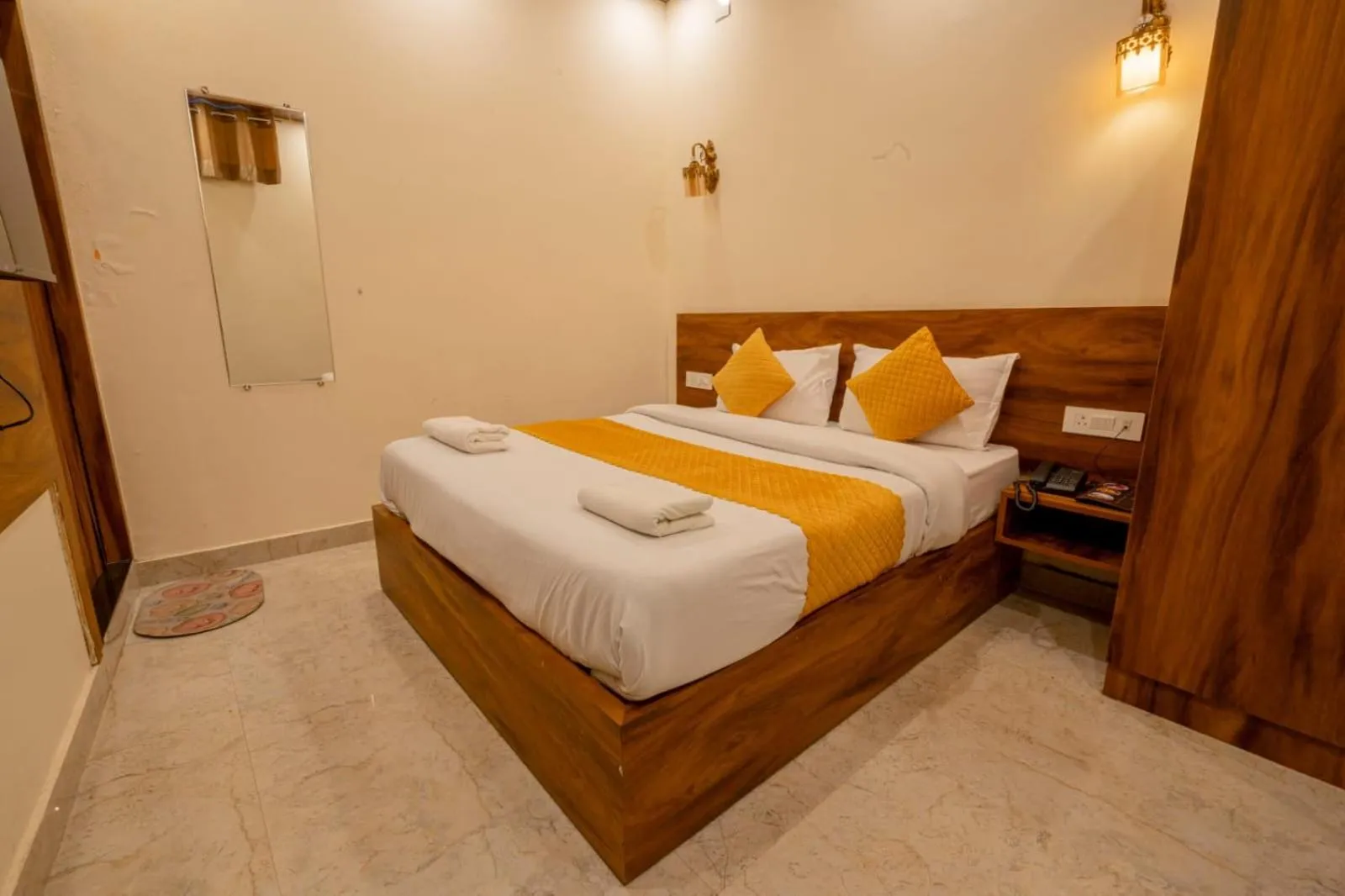 Bed in Hotel Relax Inn Ganga Rishikesh