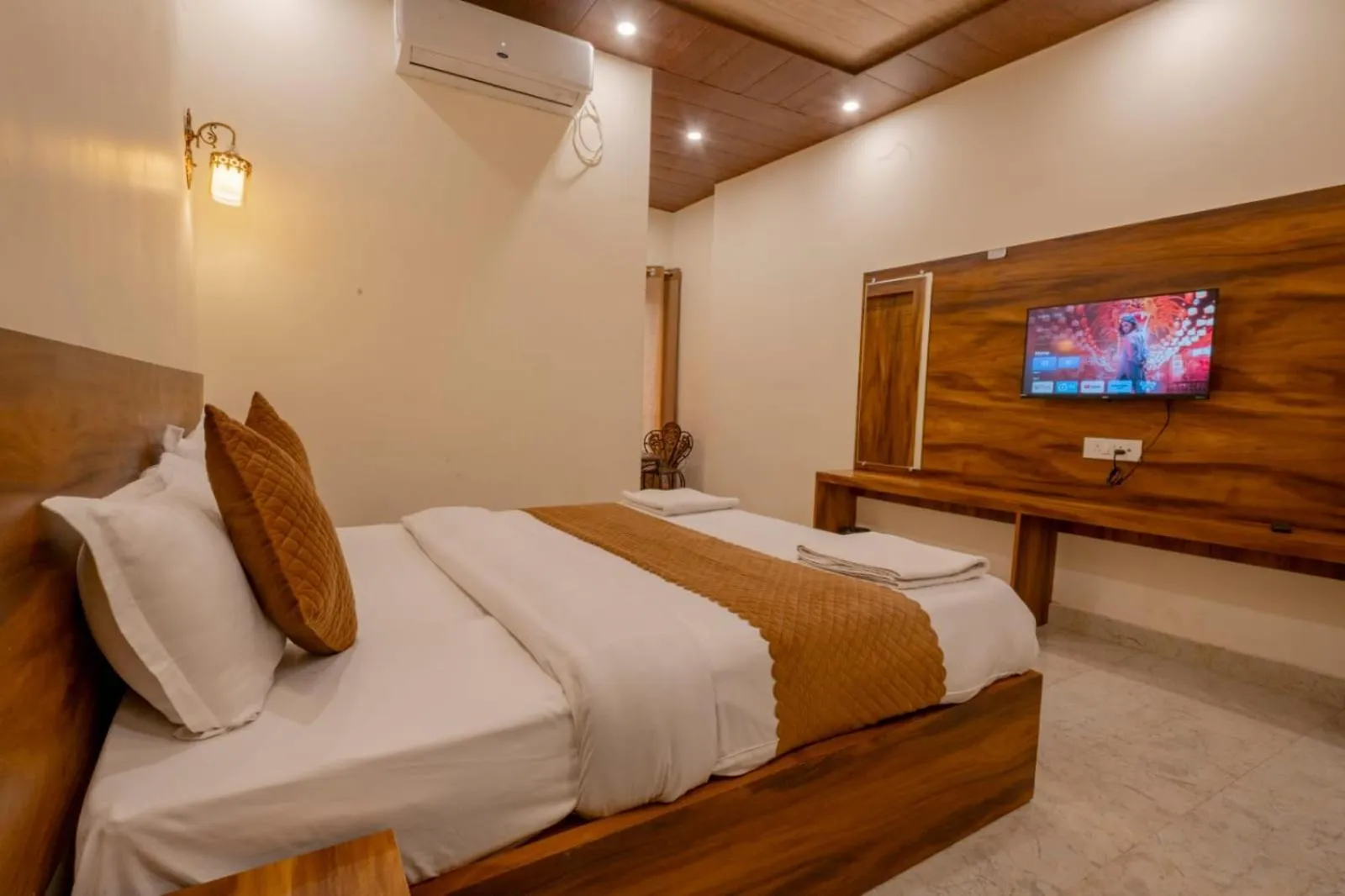 Bed in Hotel Relax Inn Ganga Rishikesh