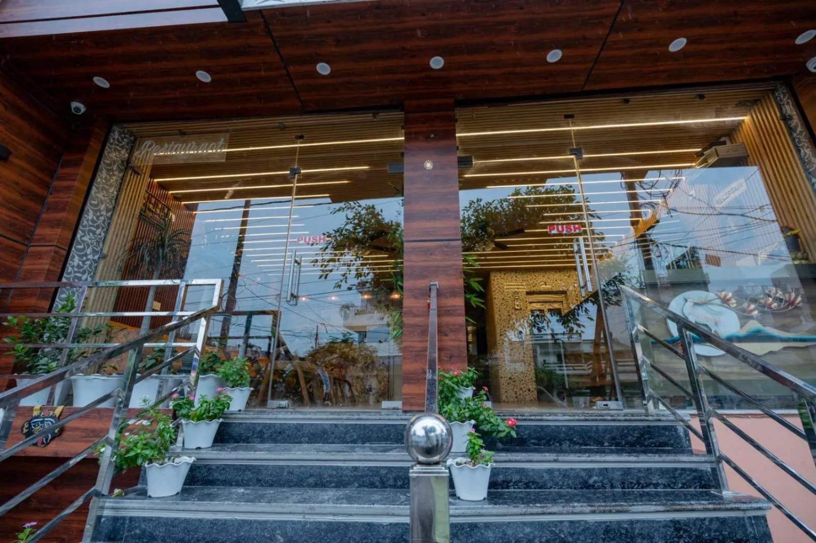 Facade/entrance in Hotel Relax Inn Ganga Rishikesh