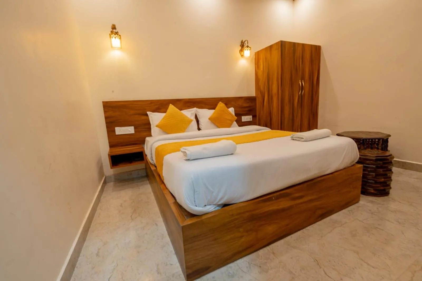 Bed in Hotel Relax Inn Ganga Rishikesh