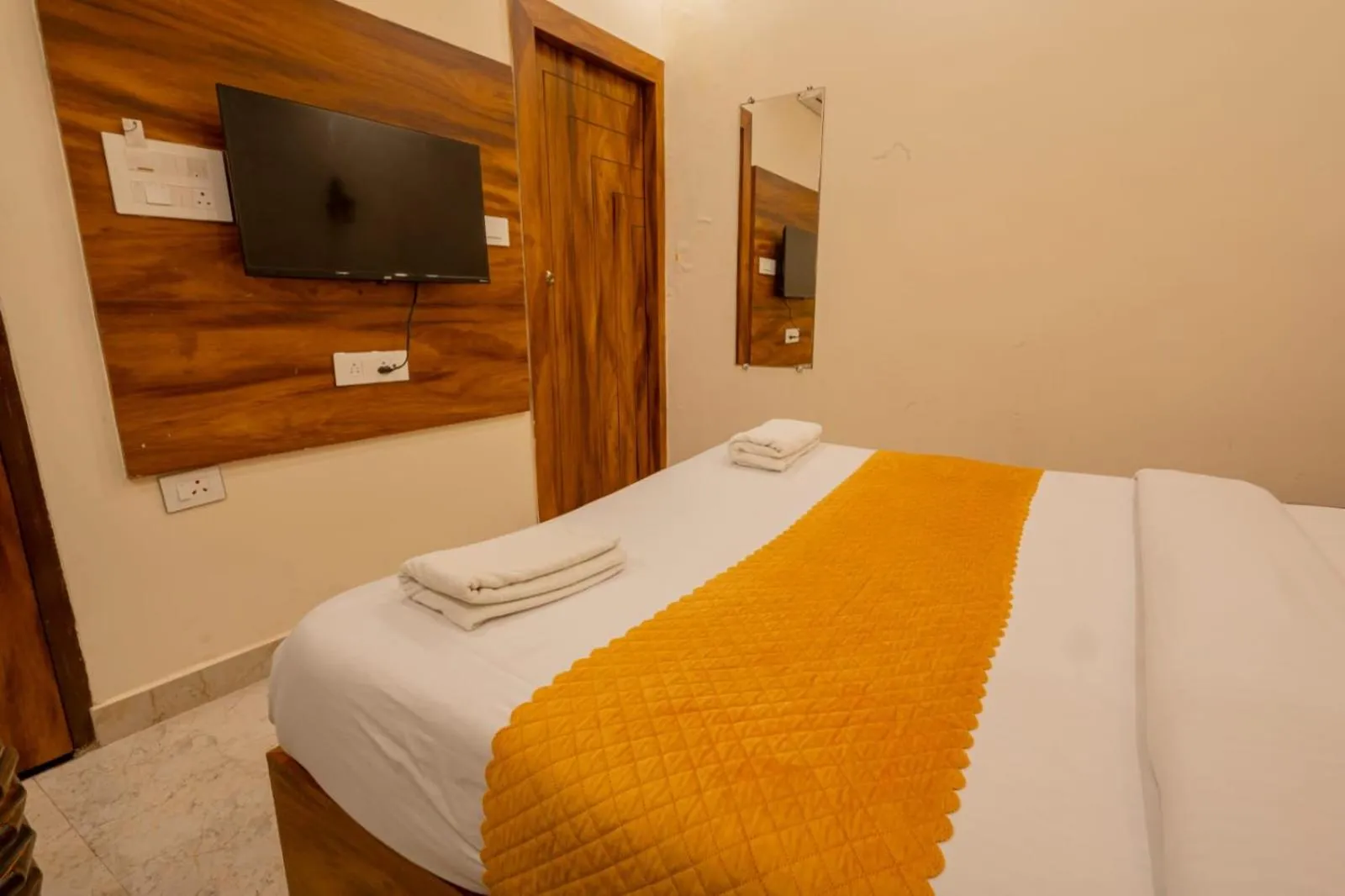 Bed in Hotel Relax Inn Ganga Rishikesh