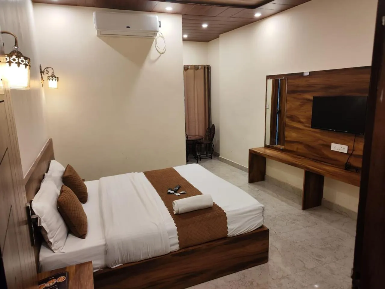 Bedroom in Hotel Relax Inn Ganga Rishikesh