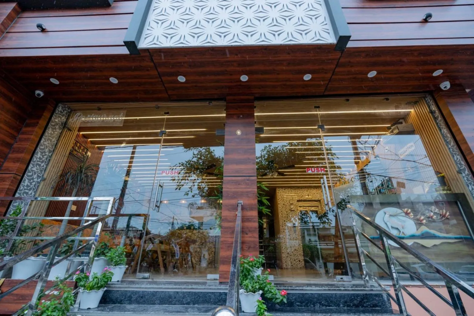 Property building in Hotel Relax Inn Ganga Rishikesh