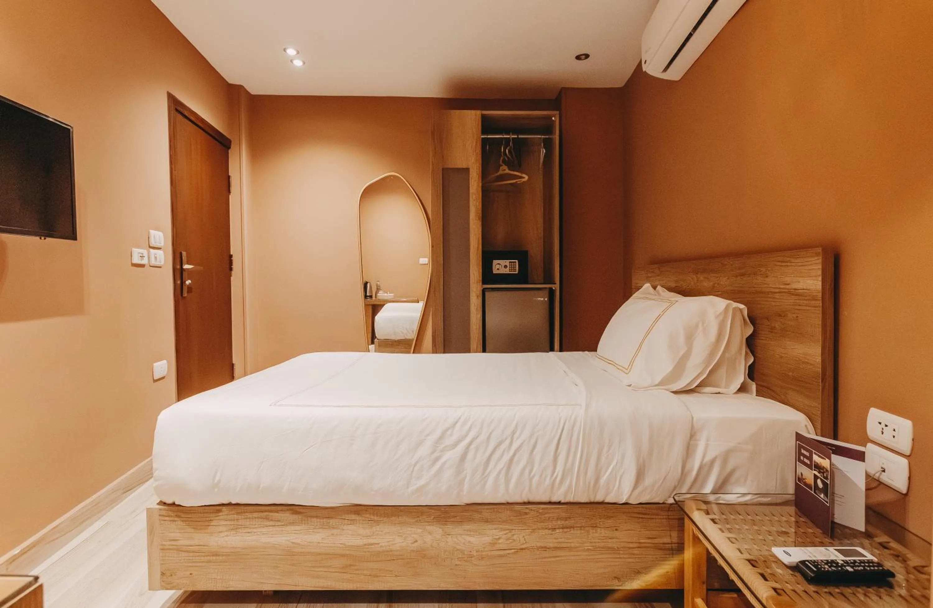 Deluxe Single Room in Almas Pyramids Hotel