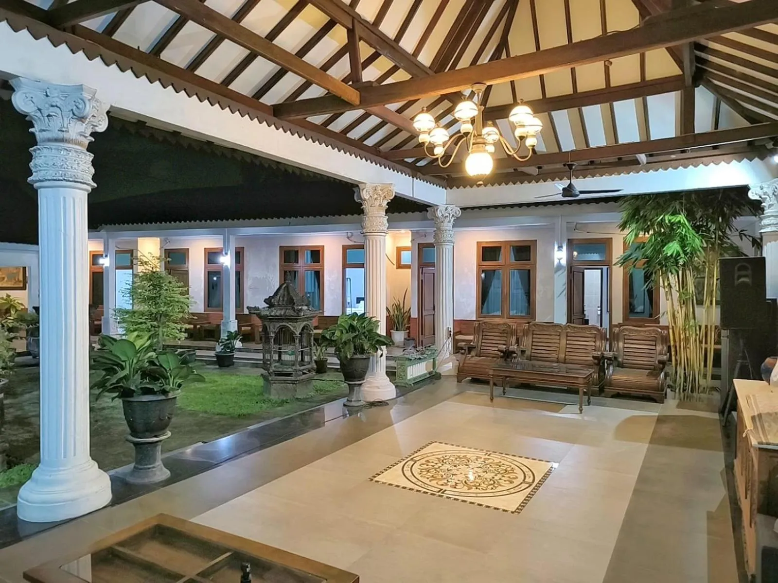 Restaurant/places to eat in Omah Keniten Prambanan