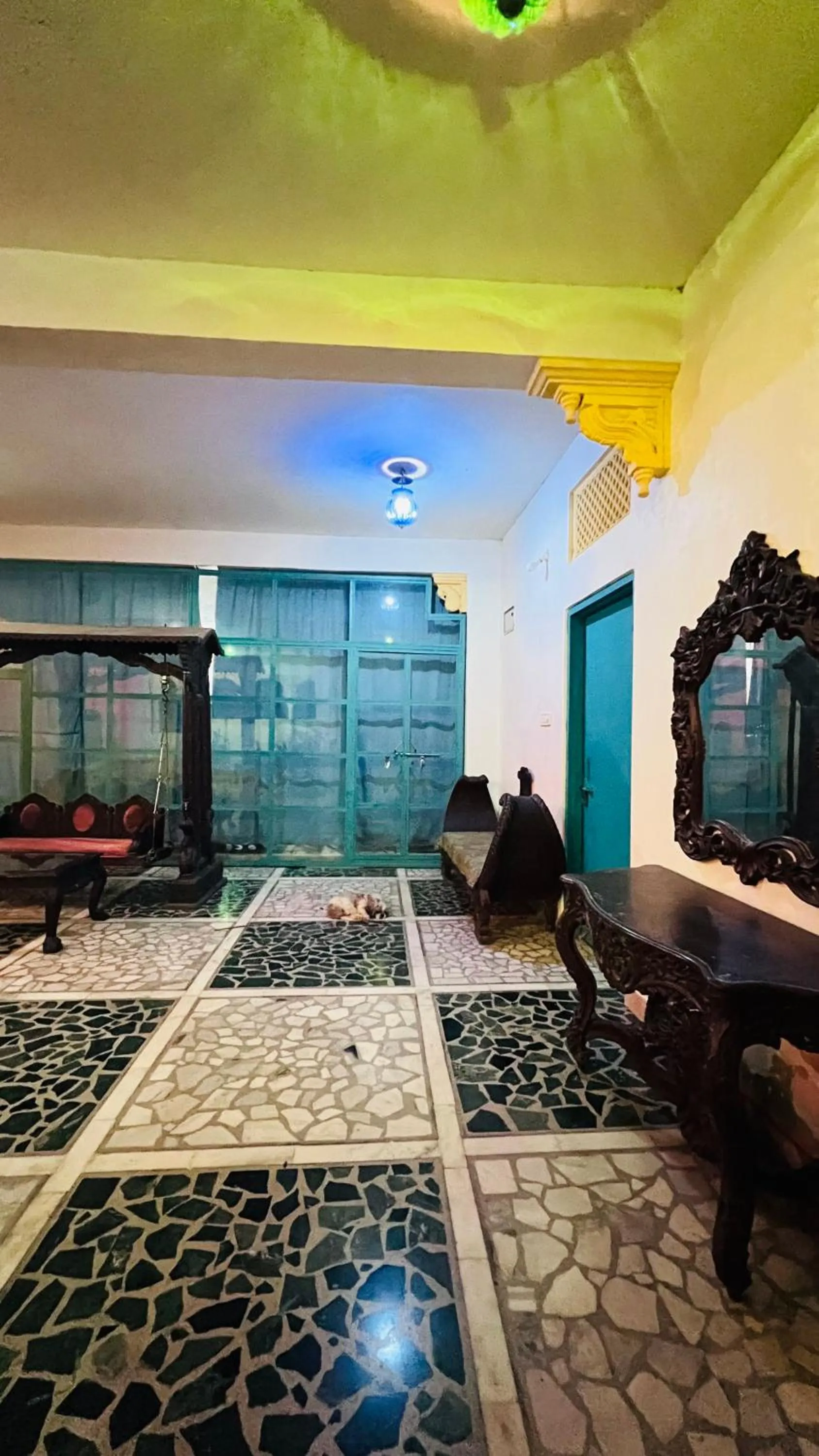 View lake village boutique