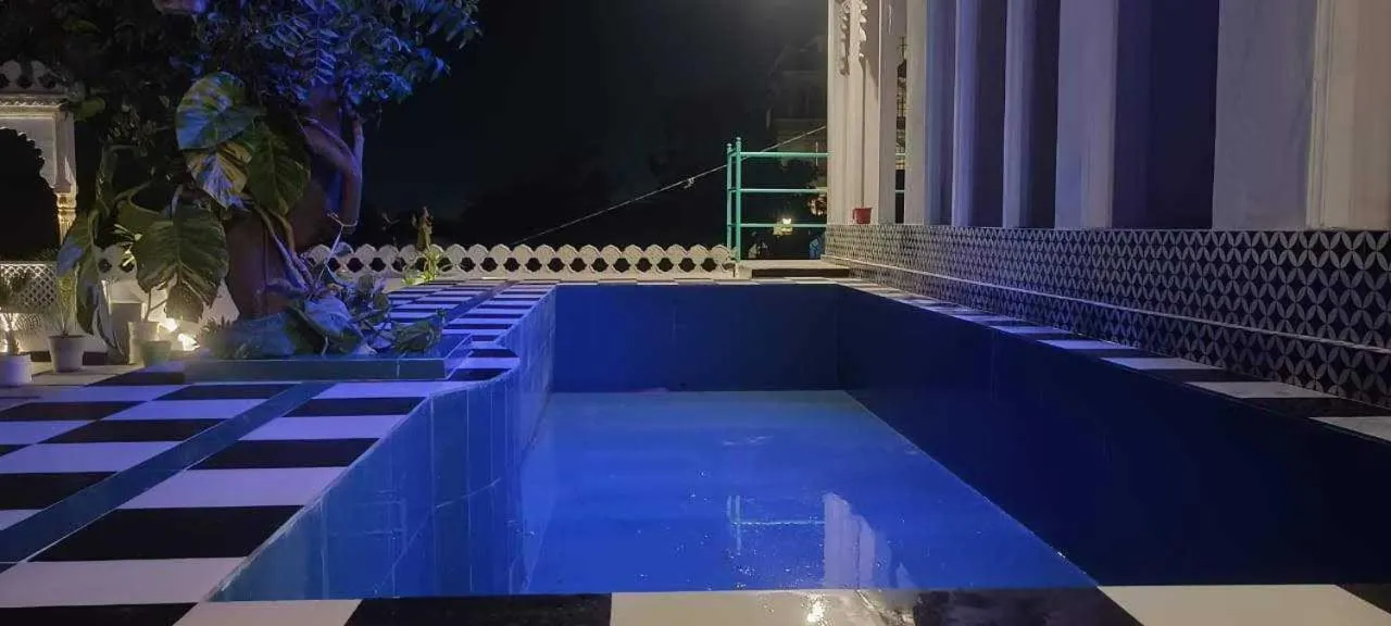 View lake village boutique