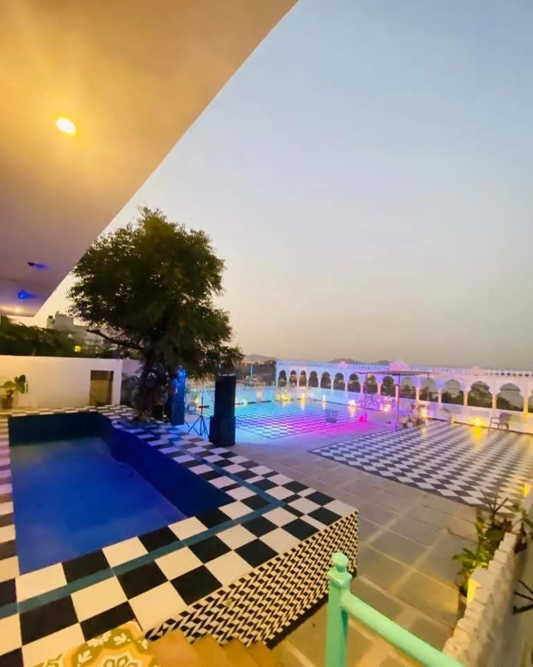 View lake village boutique