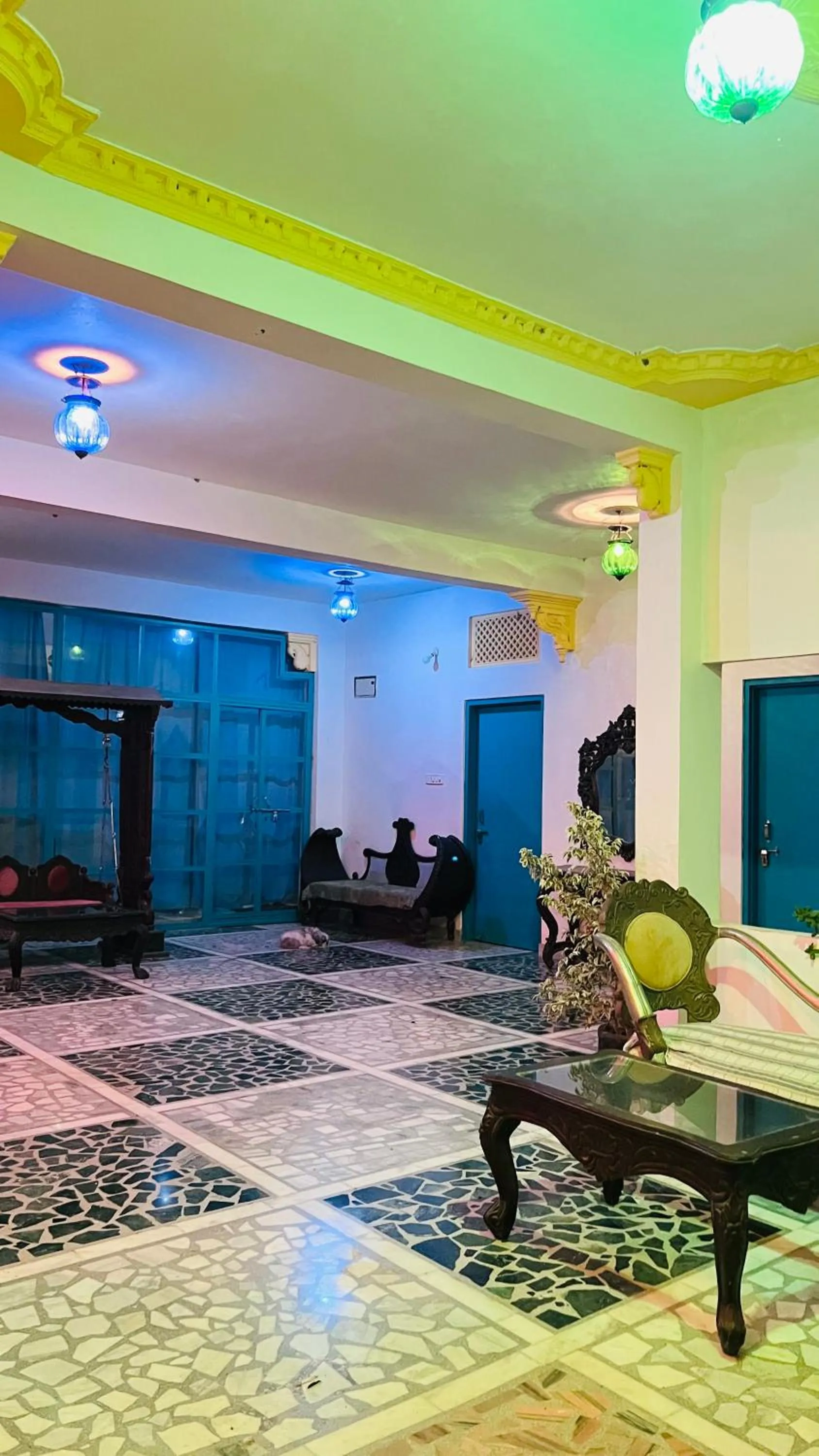 View lake village boutique