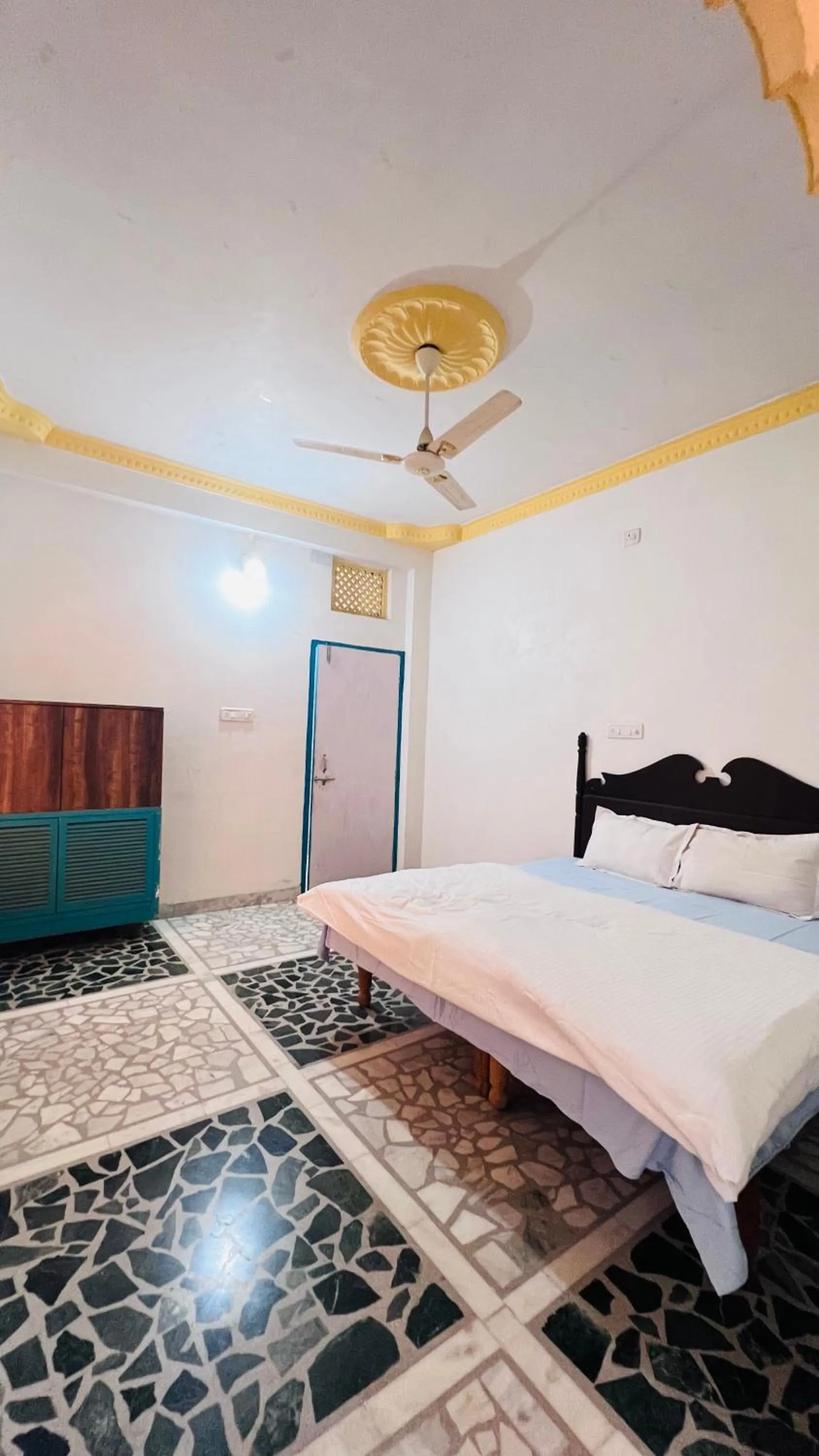 Bed in View lake village boutique