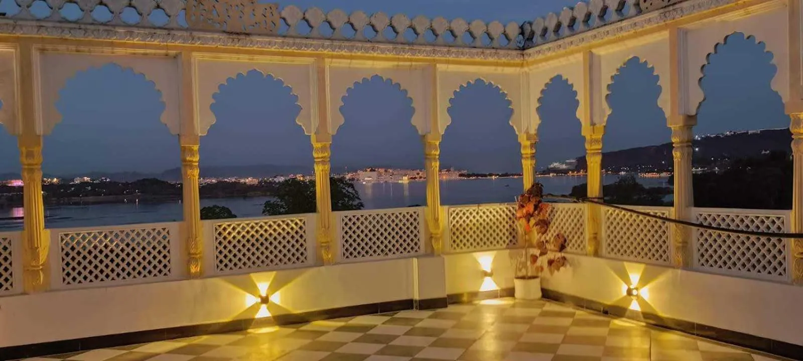 View lake village boutique