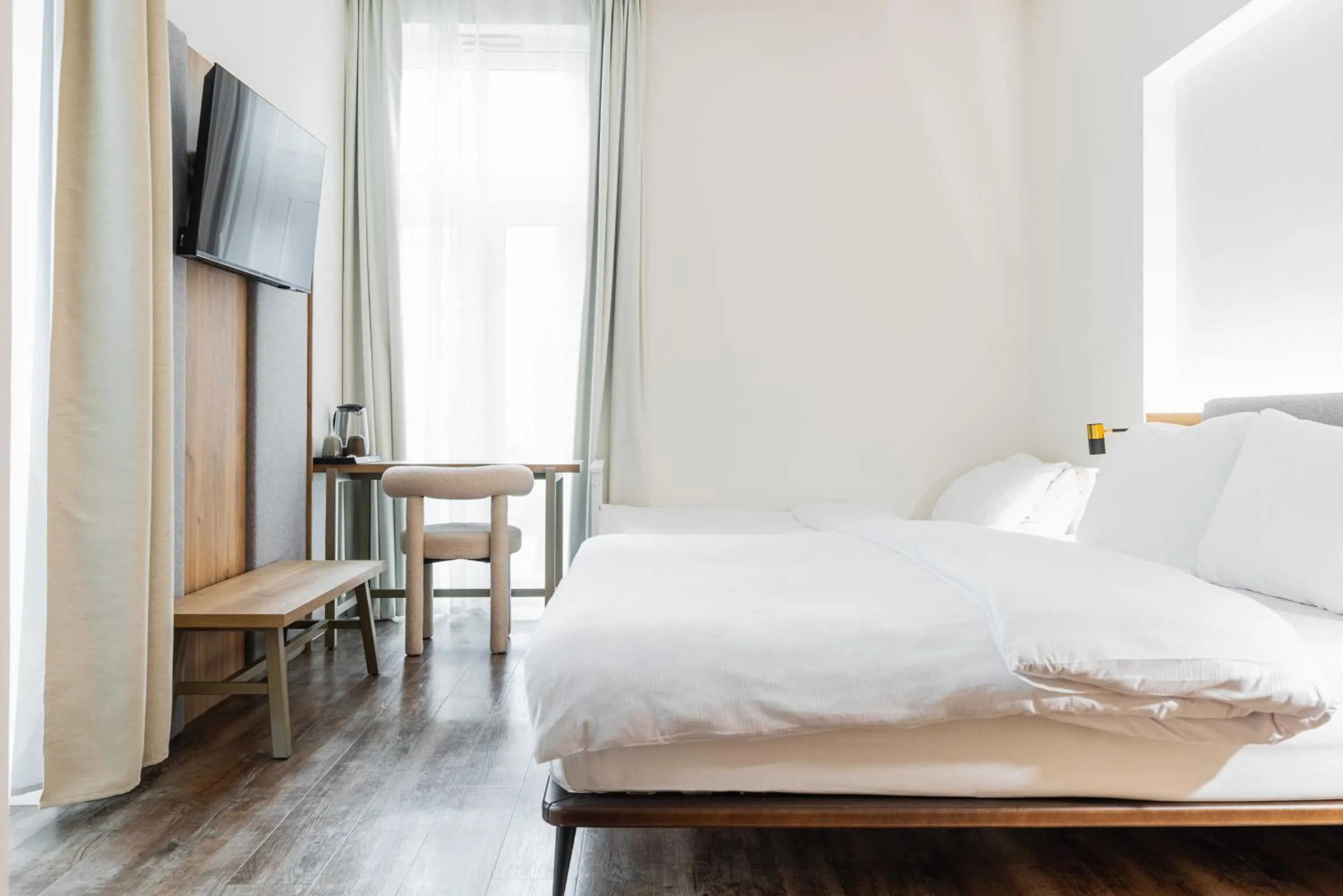 Bed in FortyPlusOne Hotel Vienna