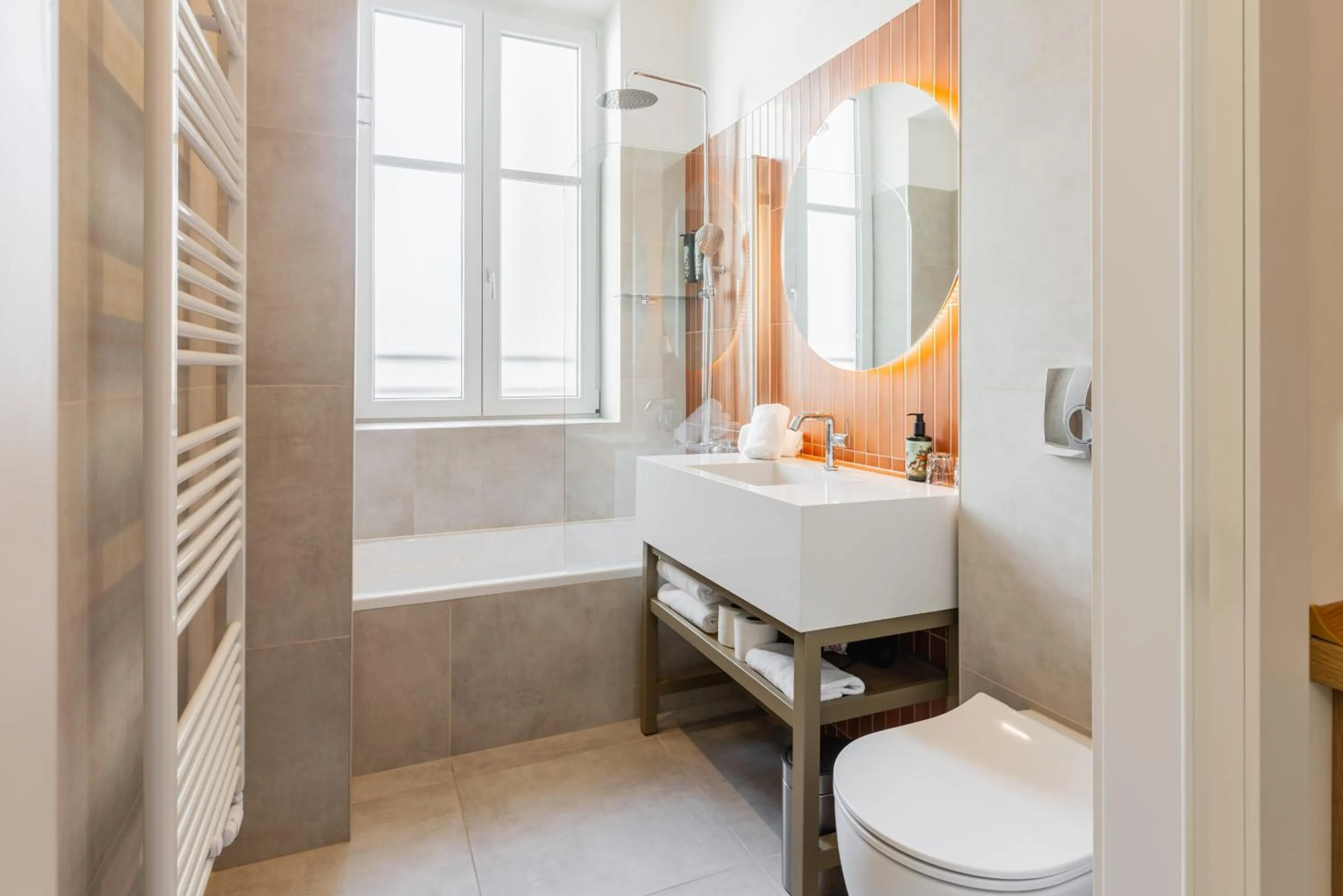 Shower in FortyPlusOne Hotel Vienna