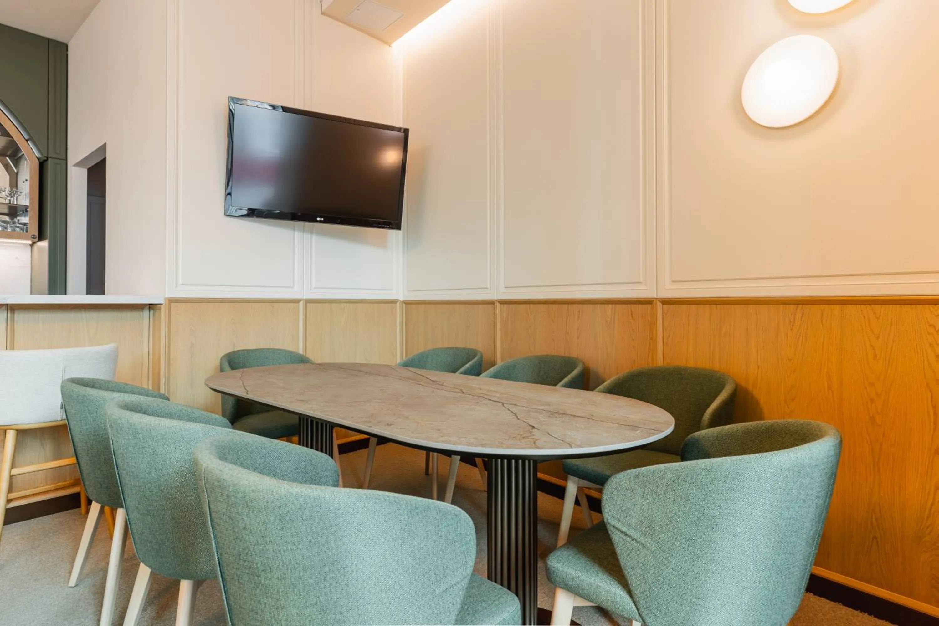 Restaurant/places to eat in FortyPlusOne Hotel Vienna