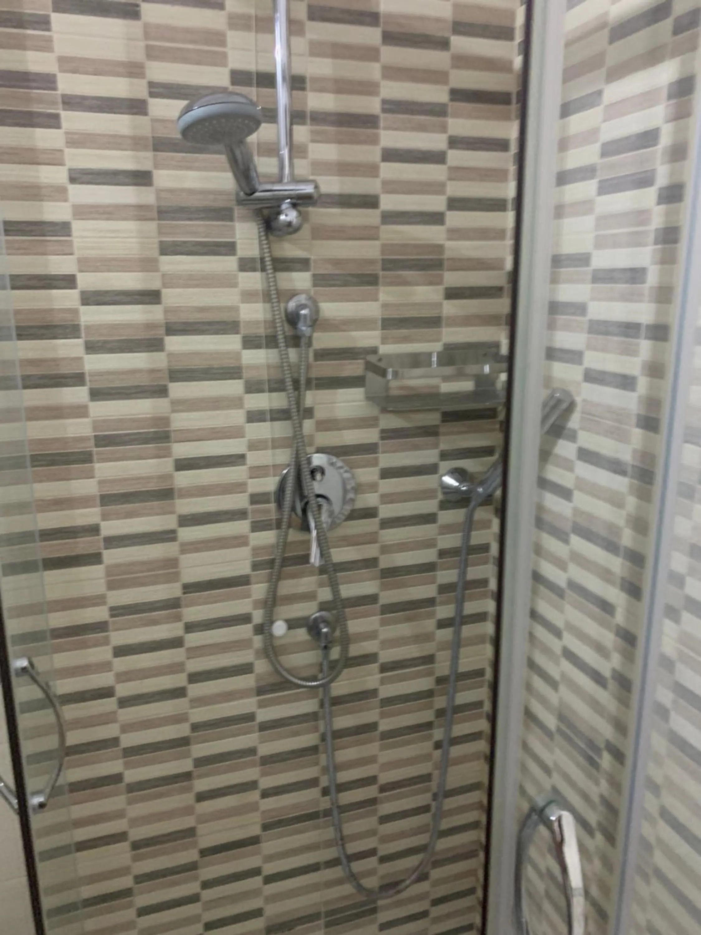 Shower in Il Giardino Di Adriana