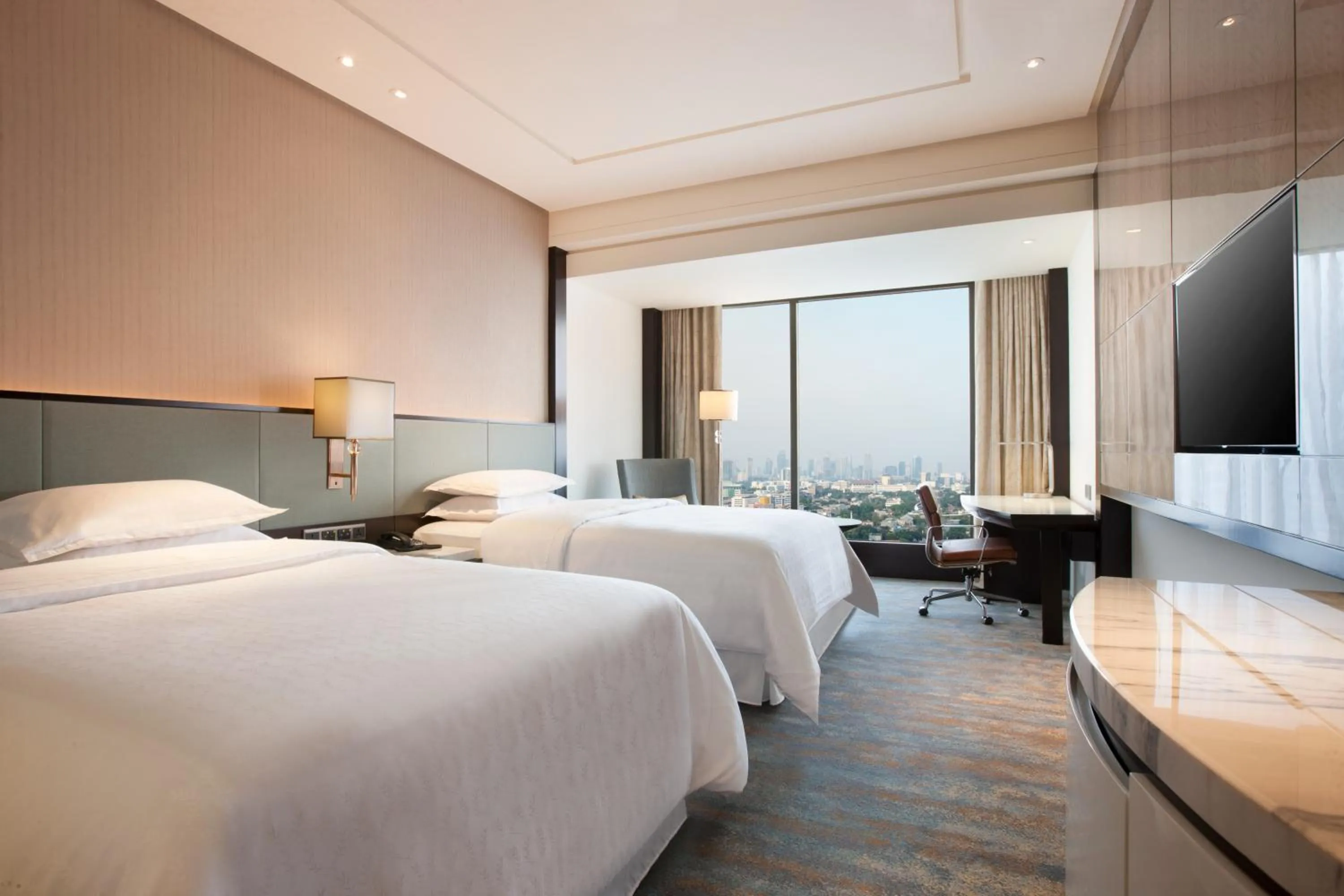 Bedroom, Bed in Sheraton Grand Jakarta Gandaria City Hotel