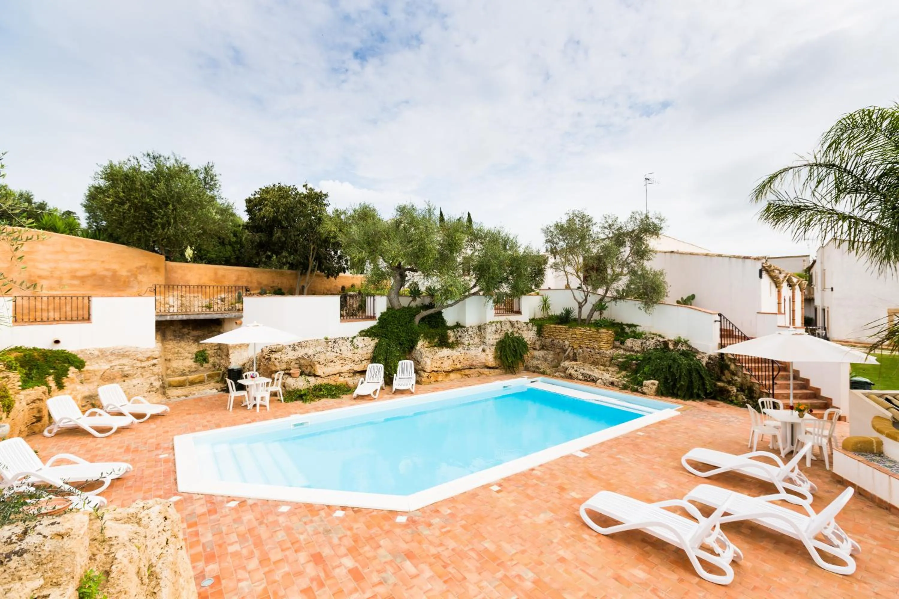 Swimming pool in Case Di Latomie