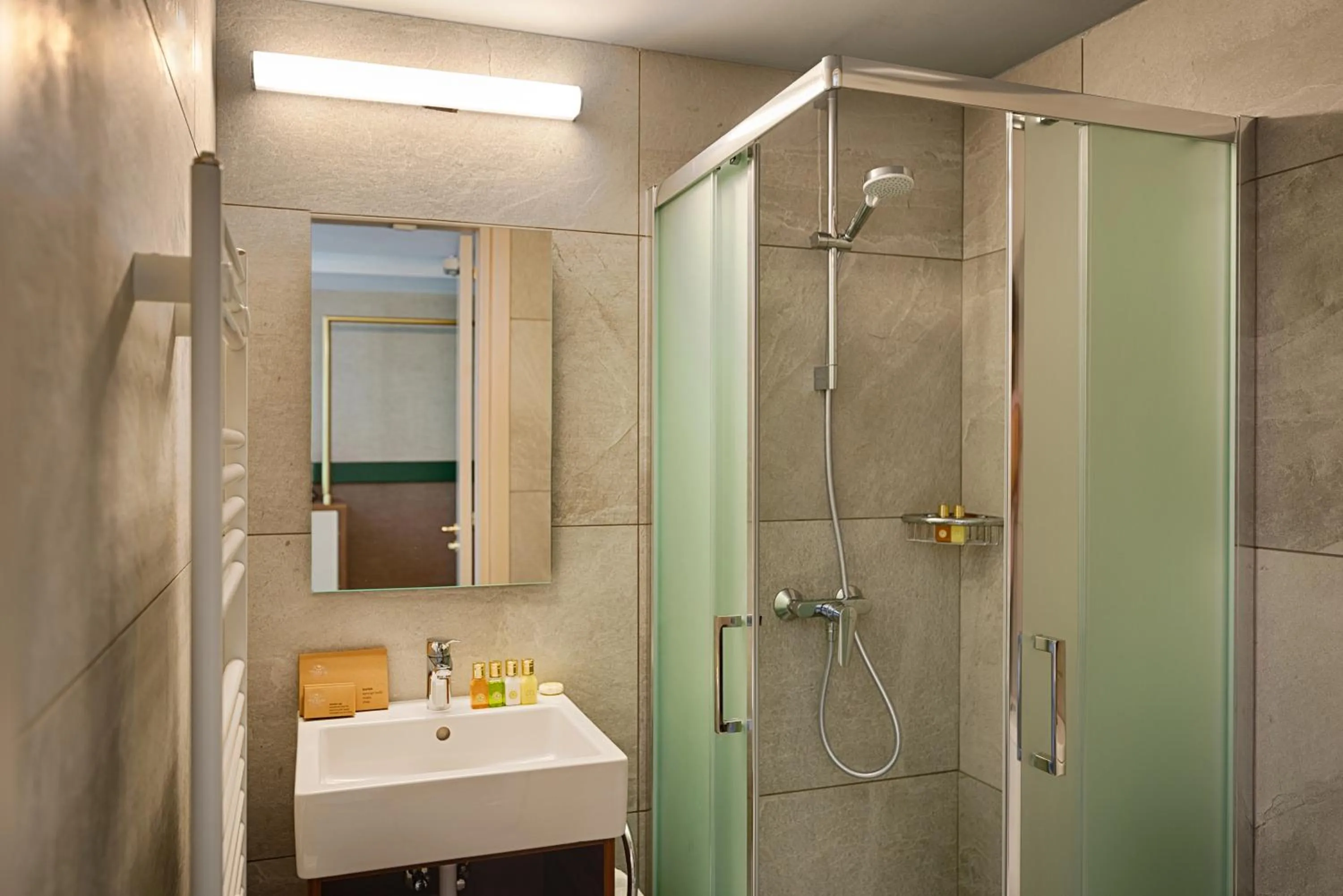 Shower in Petit Palais Platres Boutique Hotel
