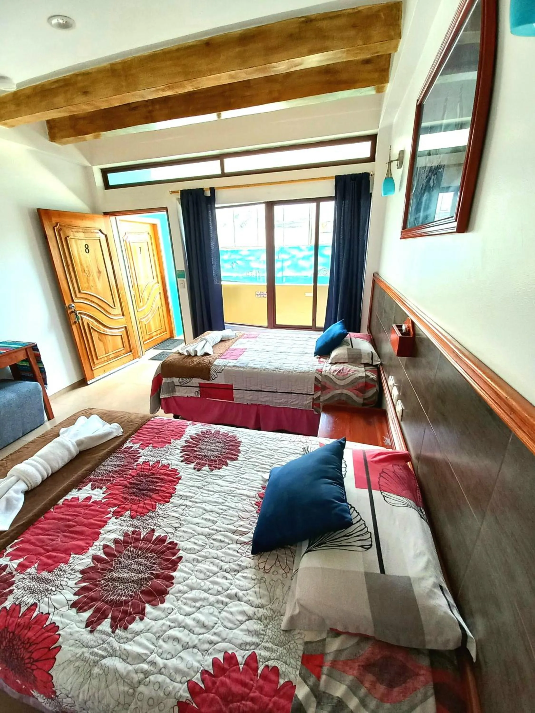 Photo of the whole room, Bed in Galápagos Eco Friendly