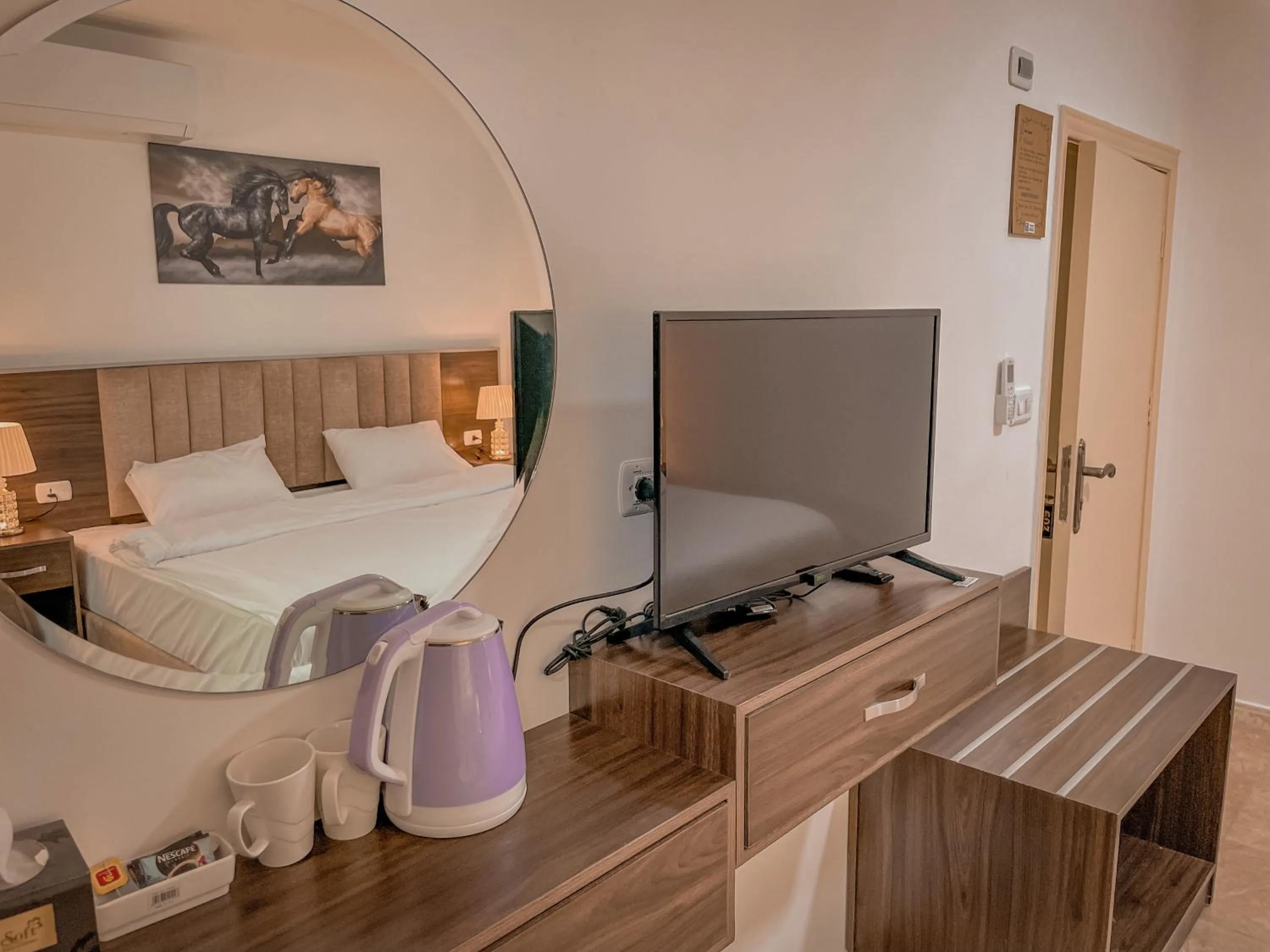 Bed in Petra Jewel Hotel