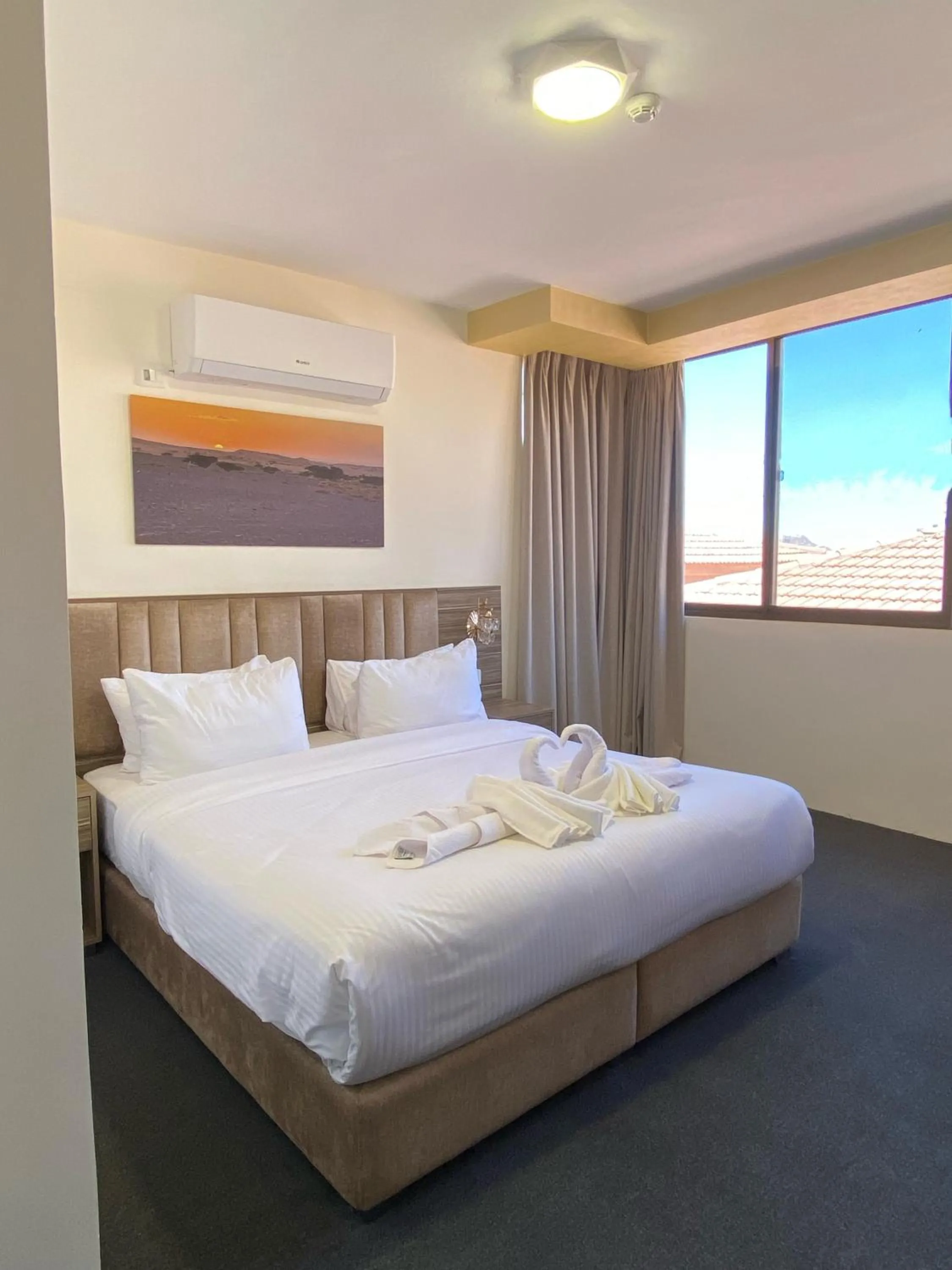 Bed in Petra Jewel Hotel