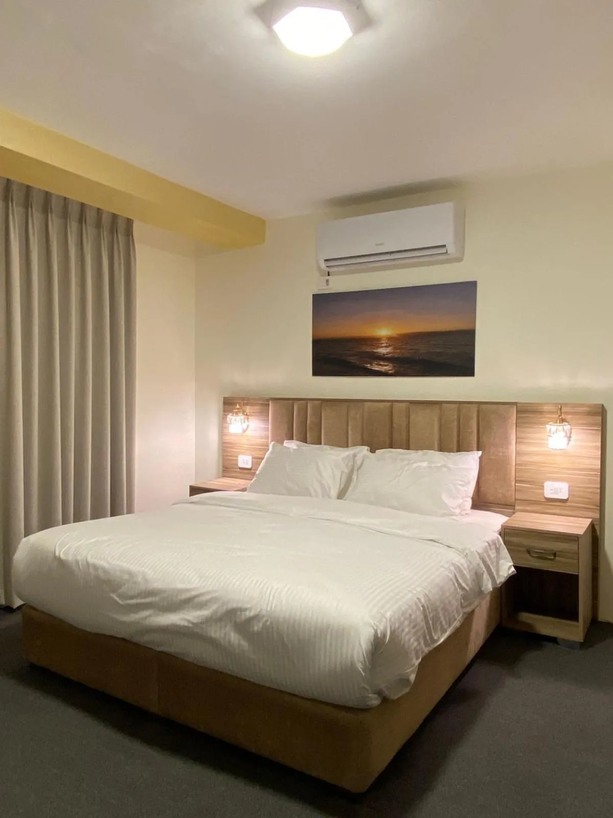 Bed in Petra Jewel Hotel