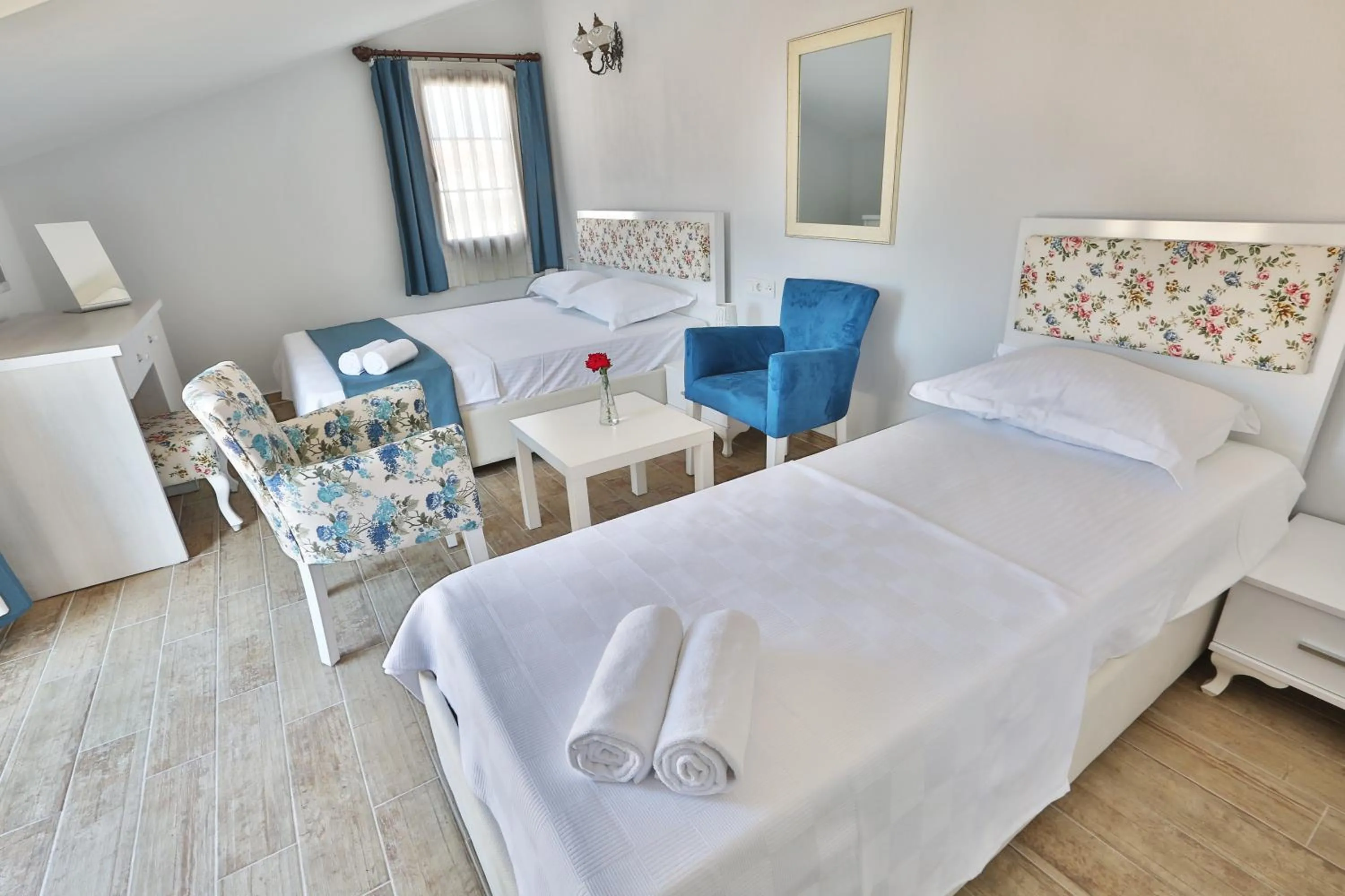 Photo of the whole room in Emre Hotel 10Oda