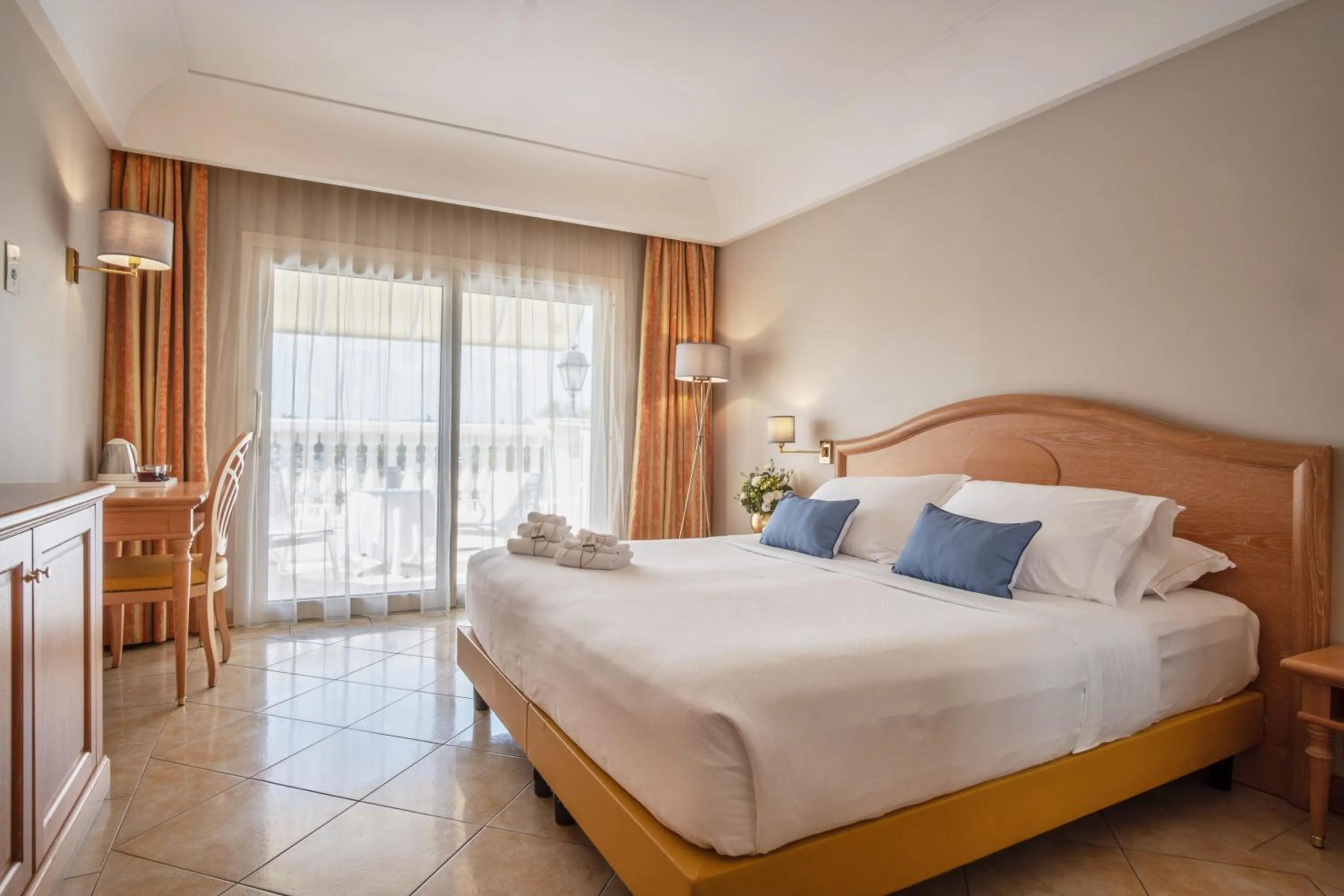 Bedroom, Bed in Palace Hotel Desenzano