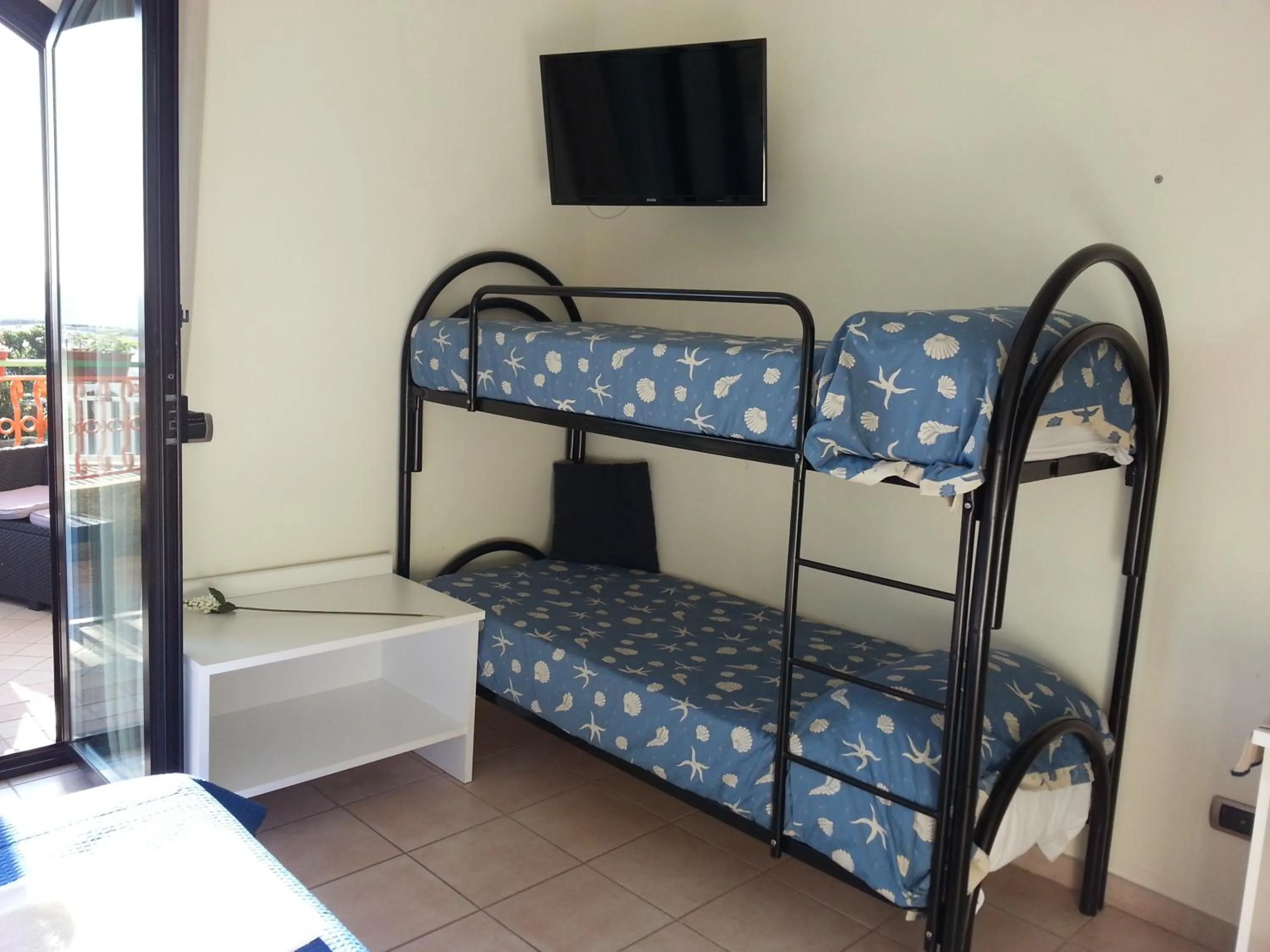 bunk bed, Bed in Hotel Tirreno Formia