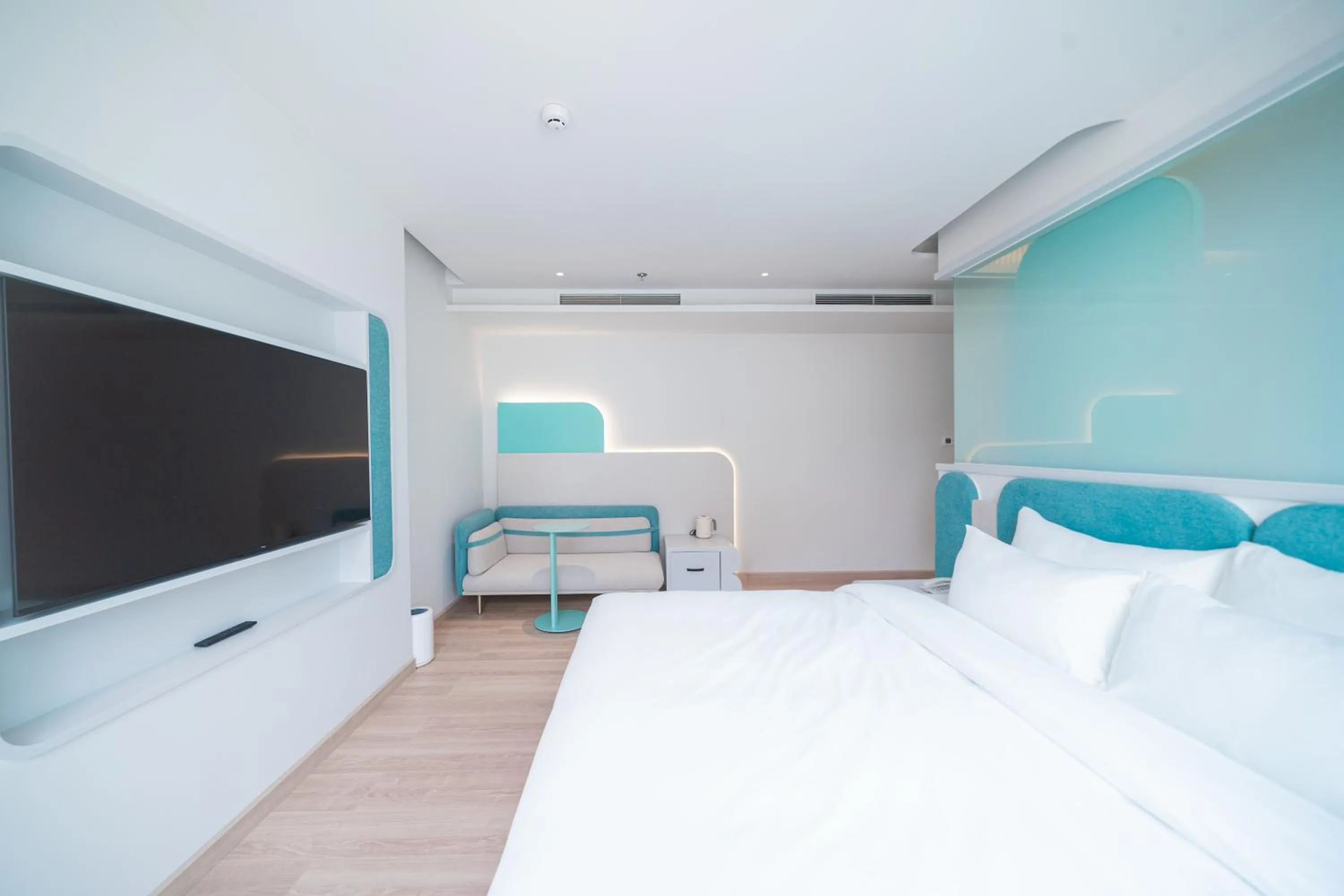 Bedroom, Bed in IconSphere Hotel