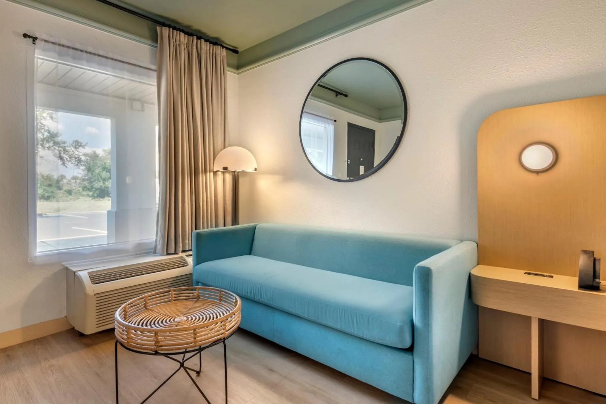 Photo of the whole room in voco Kissimmee Orlando by IHG