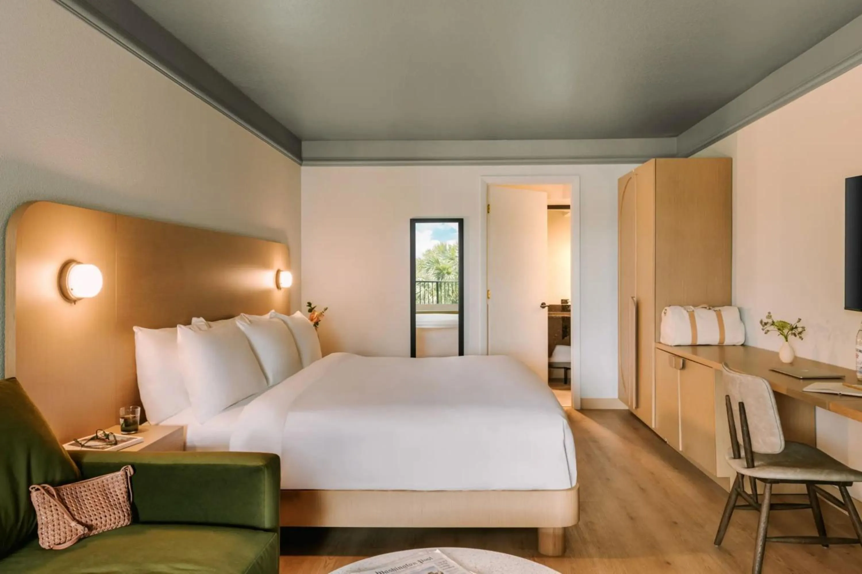 Photo of the whole room, Bed in voco Kissimmee Orlando by IHG