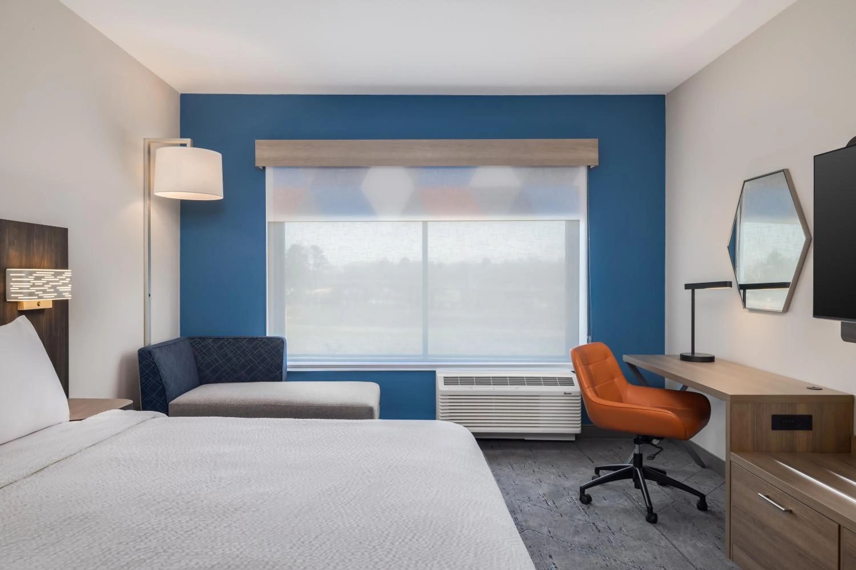 Bed in Holiday Inn Express & Suites Nacogdoches Southwest by IHG