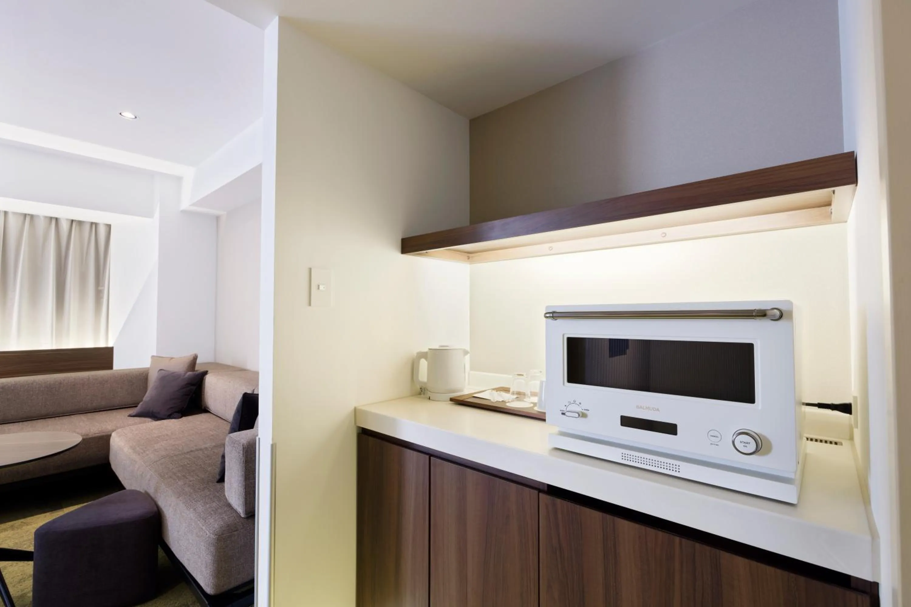 microwave in Holiday Inn & Suites Sapporo Odori Park by IHG