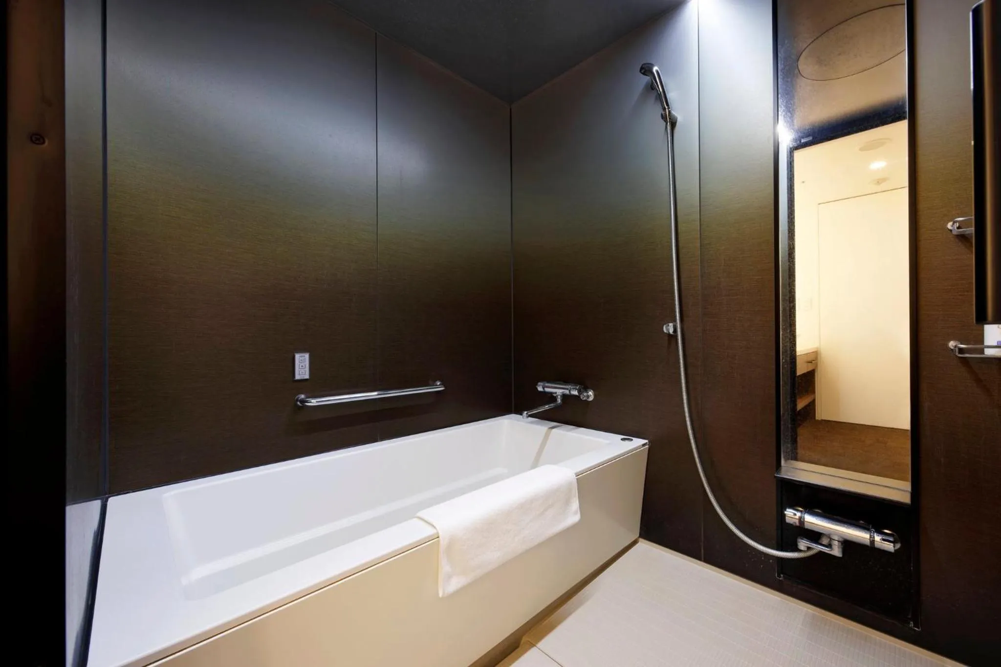 Photo of the whole room in Holiday Inn & Suites Sapporo Odori Park by IHG