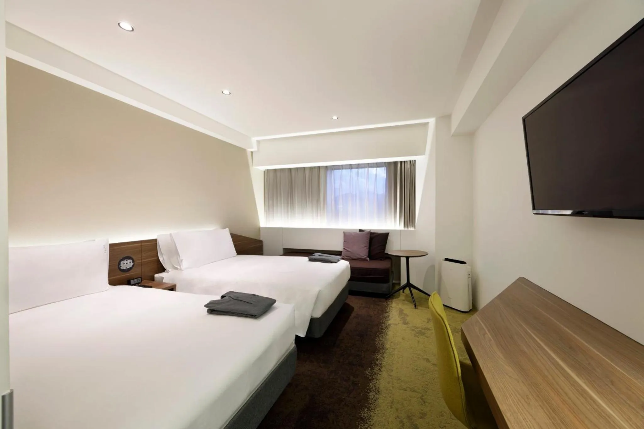 Photo of the whole room, Bed in Holiday Inn & Suites Sapporo Odori Park by IHG