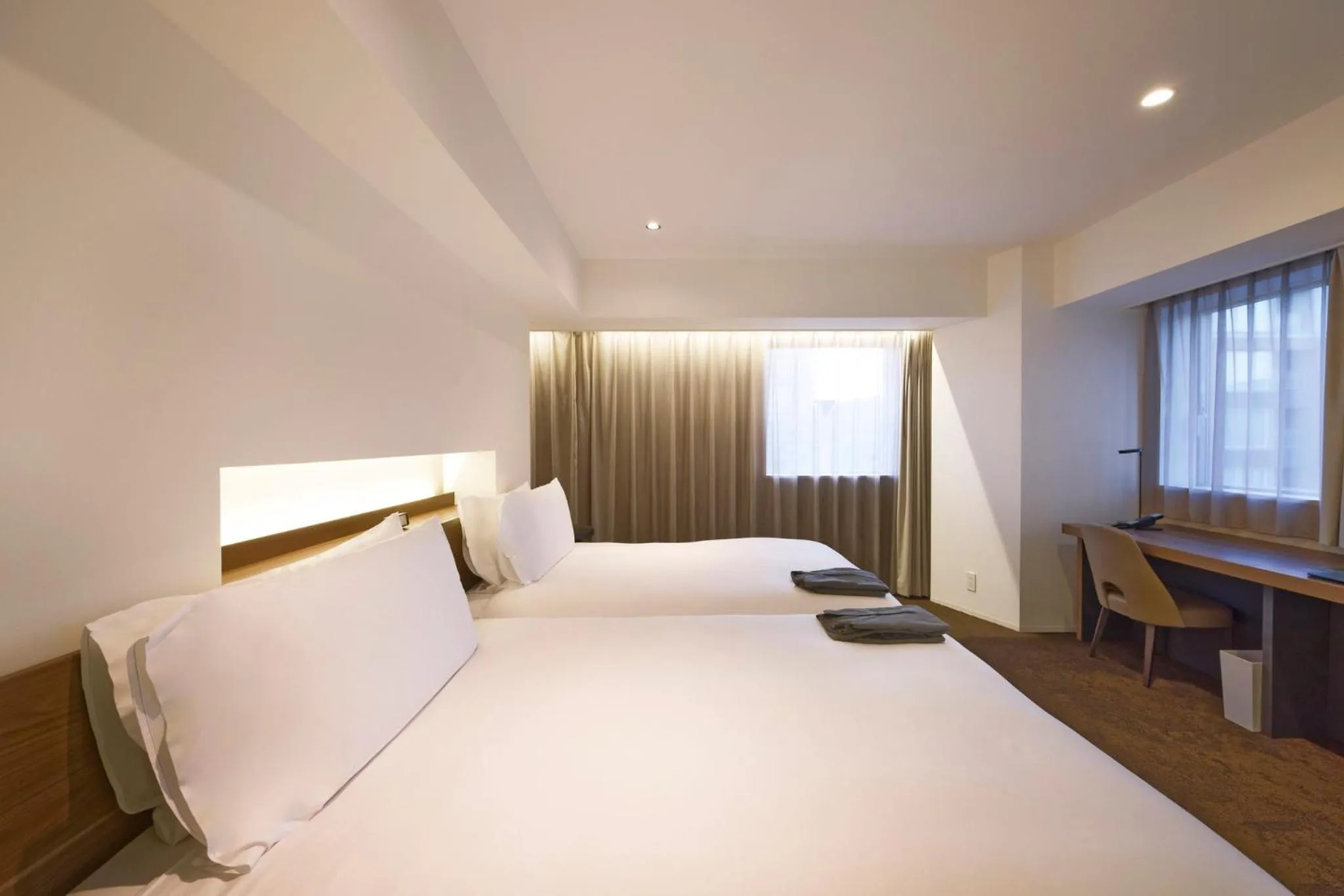 Photo of the whole room, Bed in Holiday Inn & Suites Sapporo Odori Park by IHG